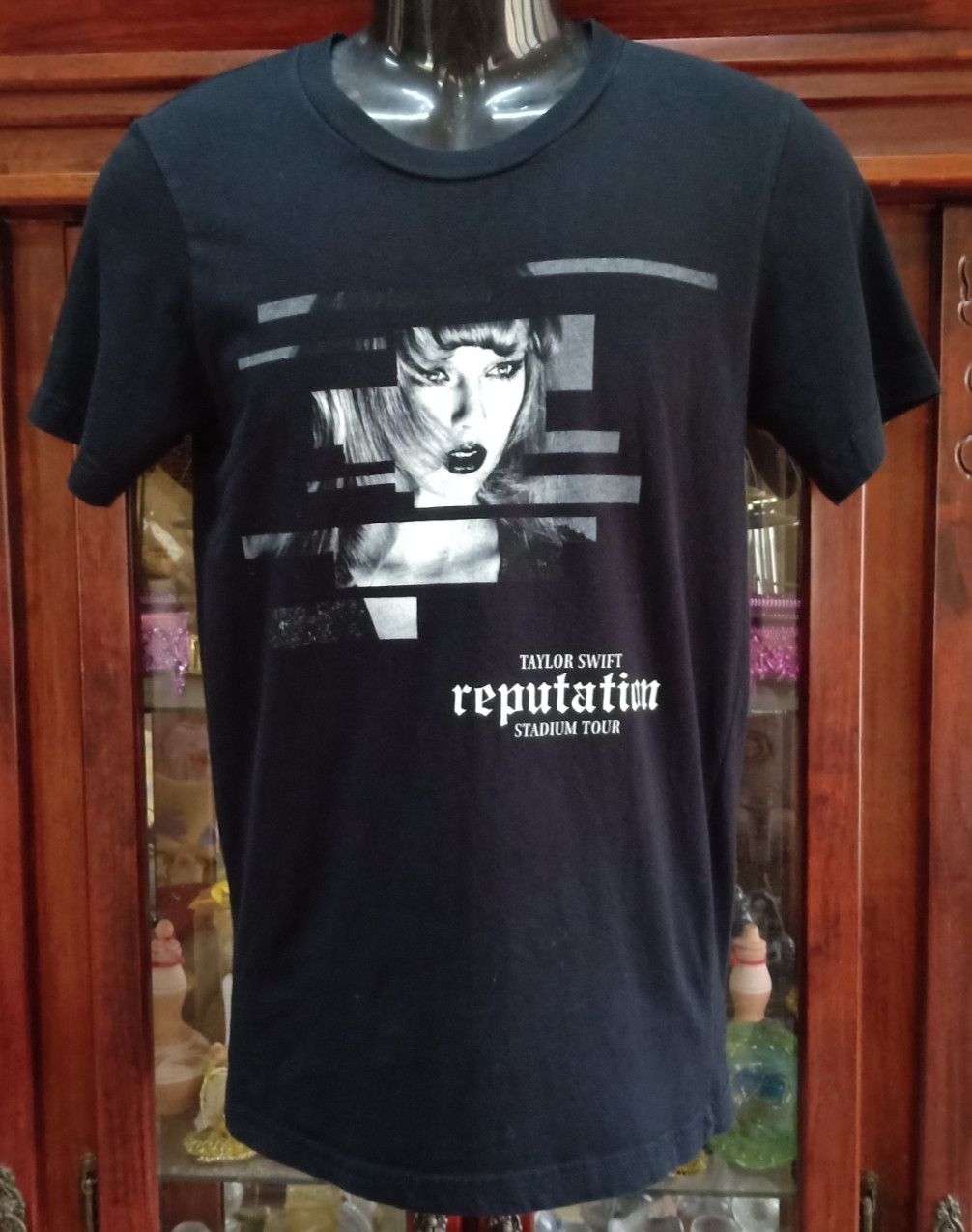 Band Tees Taylor Swift Reputation Stadium Tour T-shirt Size US S / EU 44-46 / 1 - 1 Thumbnail