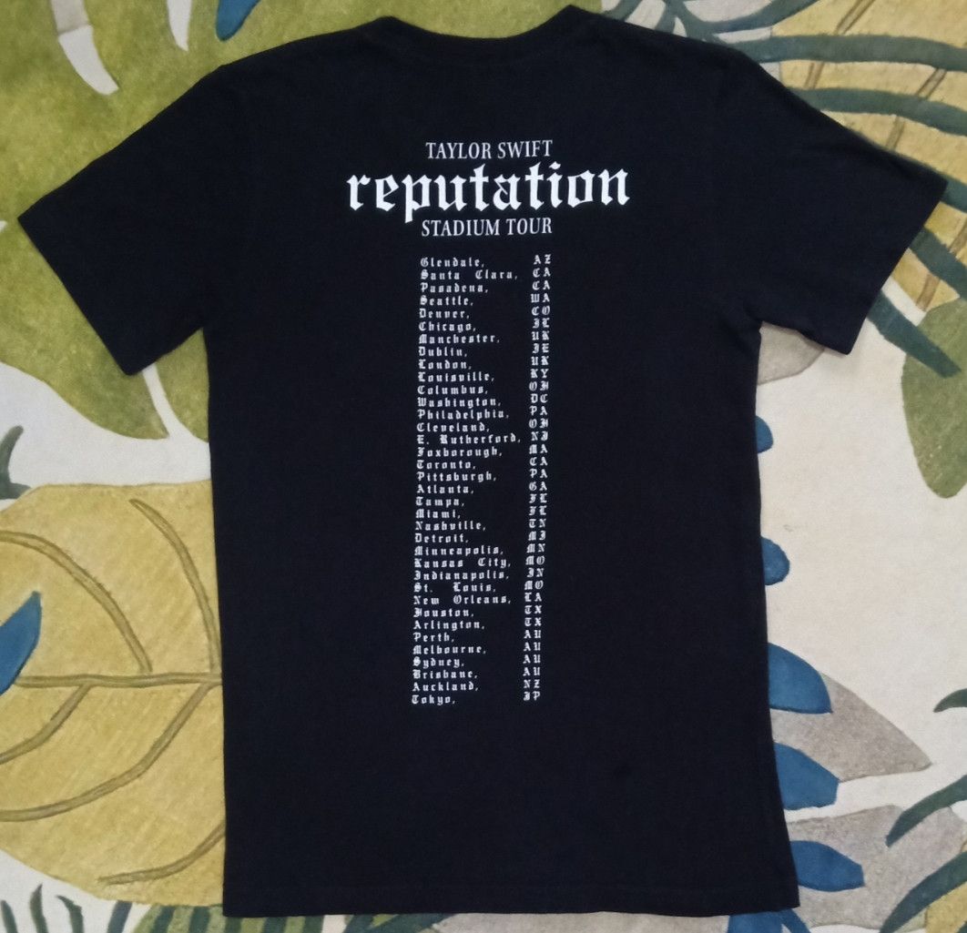 Band Tees Taylor Swift Reputation Stadium Tour T-shirt Size US S / EU 44-46 / 1 - 9 Thumbnail