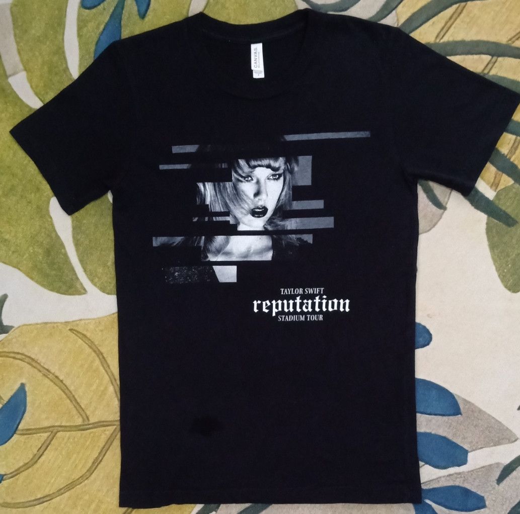 Band Tees Taylor Swift Reputation Stadium Tour T-shirt Size US S / EU 44-46 / 1 - 3 Thumbnail