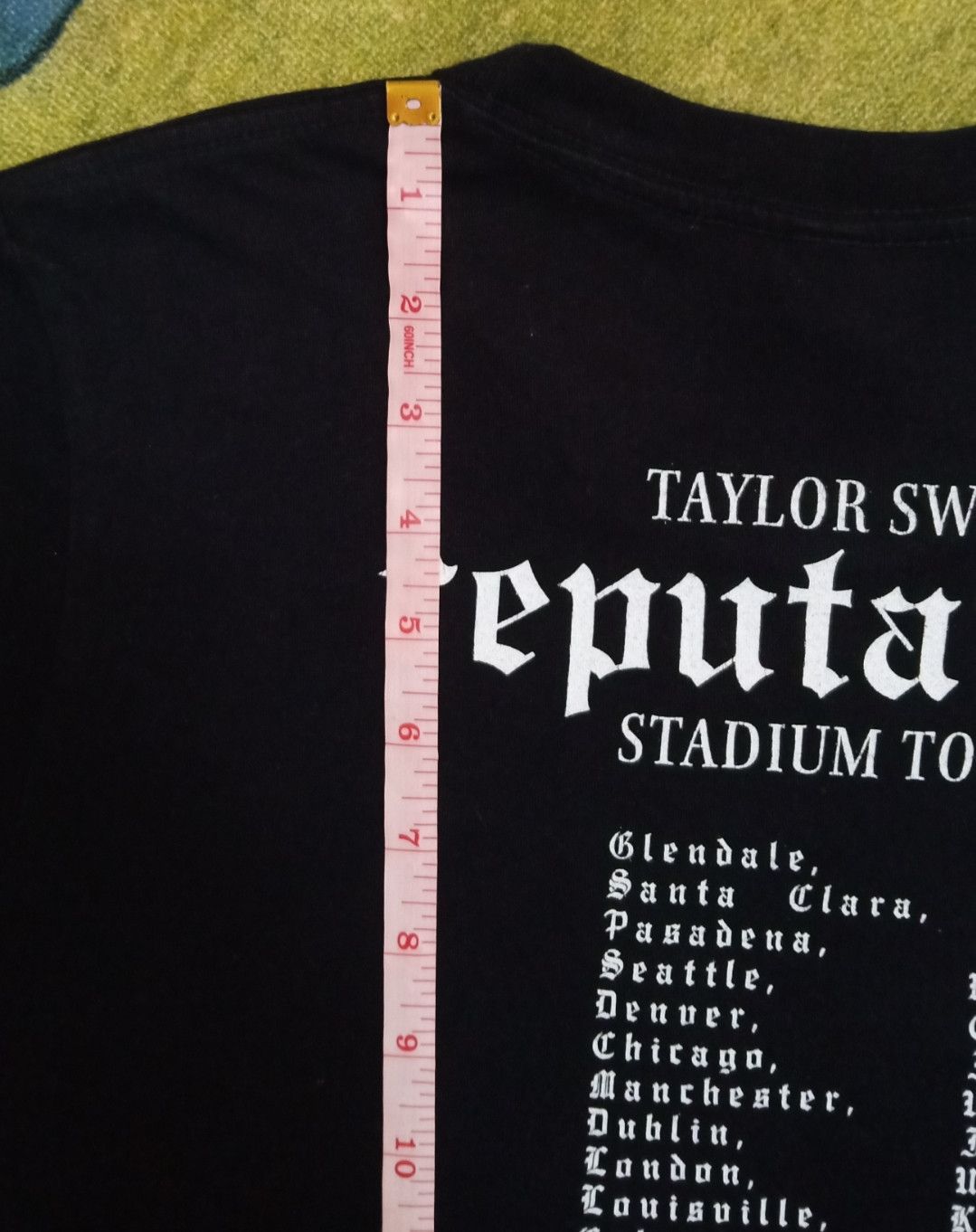 Band Tees Taylor Swift Reputation Stadium Tour T-shirt Size US S / EU 44-46 / 1 - 14 Thumbnail