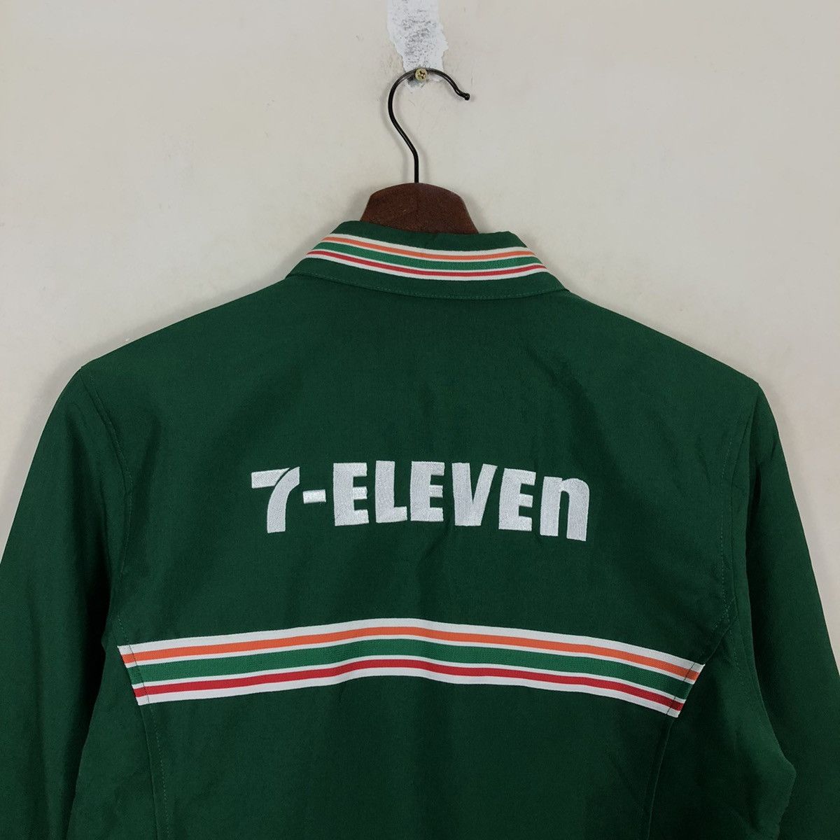 Japanese Brand VINTAGE 7-ELEVEN ZIPPER WORKER SHIRT BIG LOGO Size US M / EU 48-50 / 2 - 6 Thumbnail