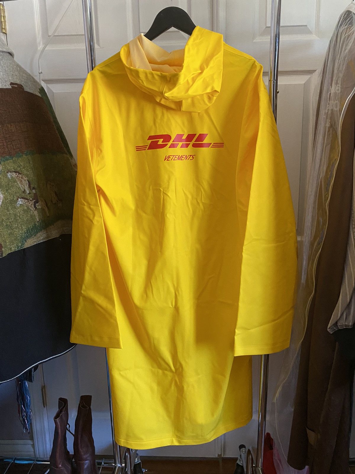 Vetements Vetements x DHL HK EXCLUSIVE RAINCOAT Size US M / EU 48-50 / 2 - 3 Thumbnail