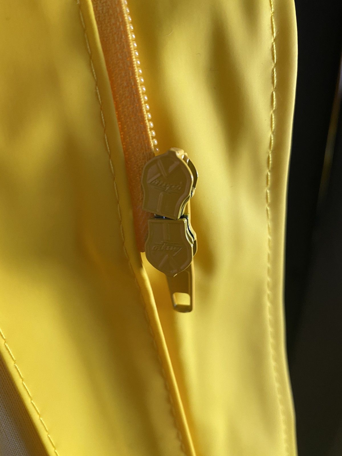 Vetements Vetements x DHL HK EXCLUSIVE RAINCOAT Size US M / EU 48-50 / 2 - 8 Thumbnail
