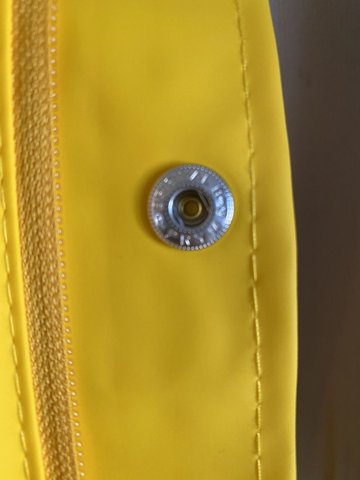 Vetements Vetements x DHL HK EXCLUSIVE RAINCOAT Size US M / EU 48-50 / 2 - 7 Thumbnail