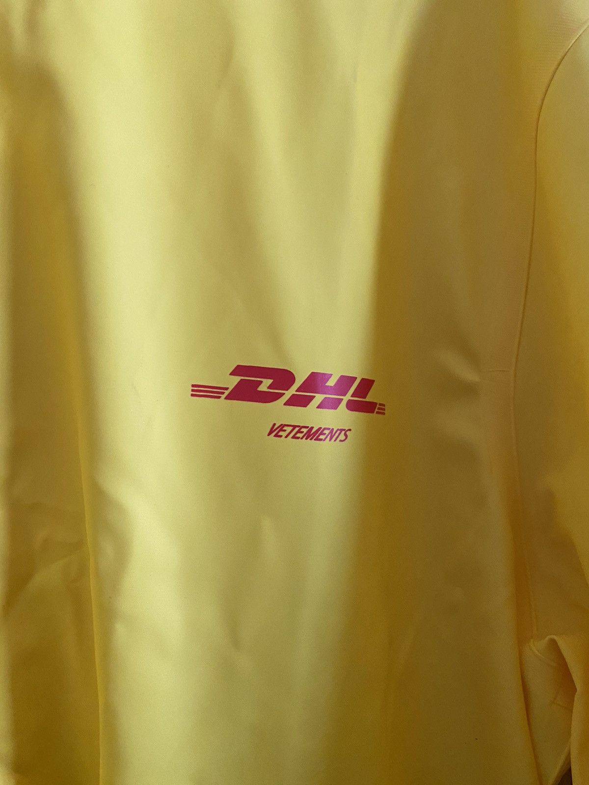 Vetements Vetements x DHL HK EXCLUSIVE RAINCOAT Size US M / EU 48-50 / 2 - 5 Thumbnail