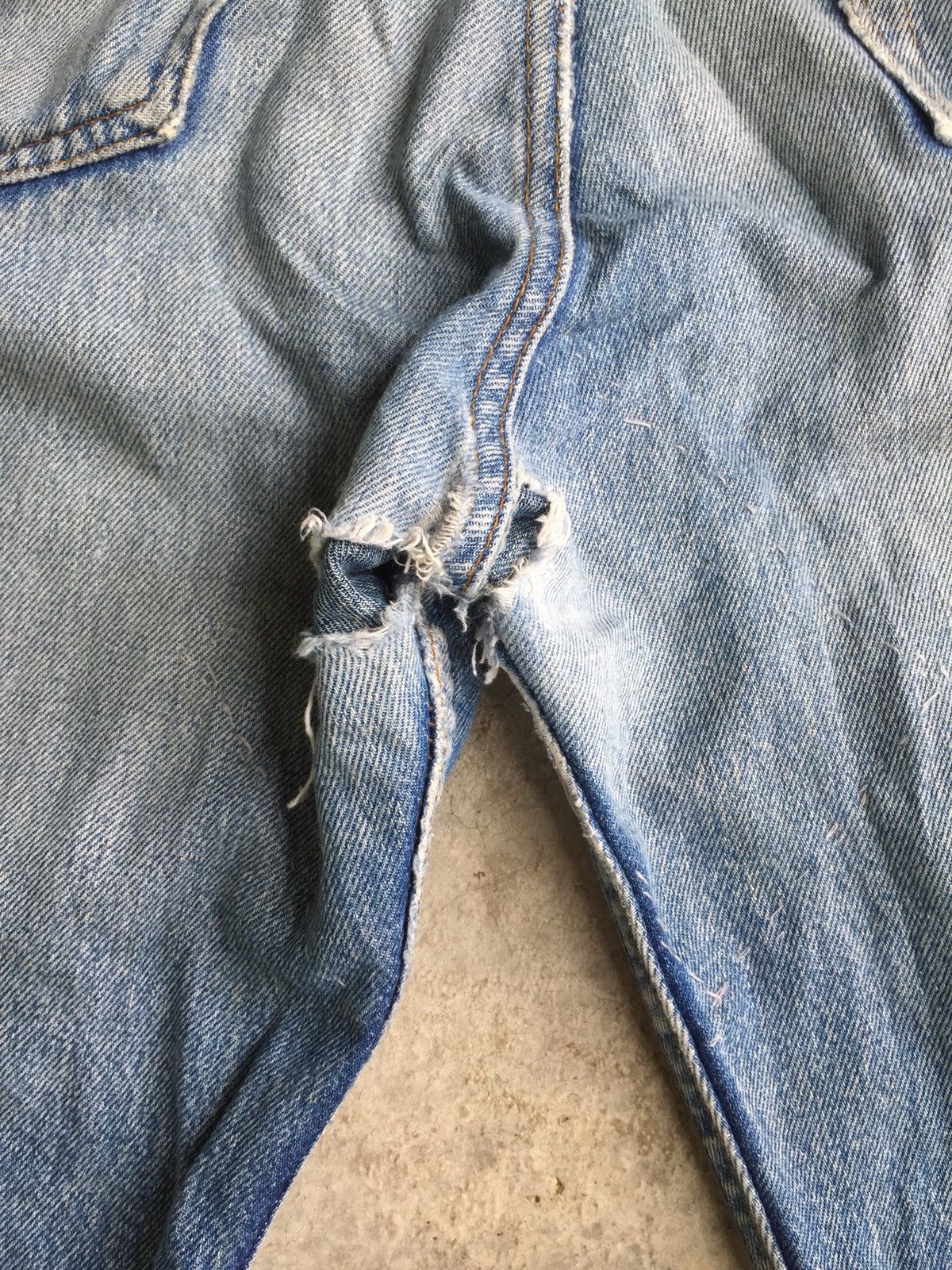 Levi's × Vintage VINTAGE 80s LEVIS 501 DISTRESSED JEANS Size US 34 / EU 50 - 10 Thumbnail