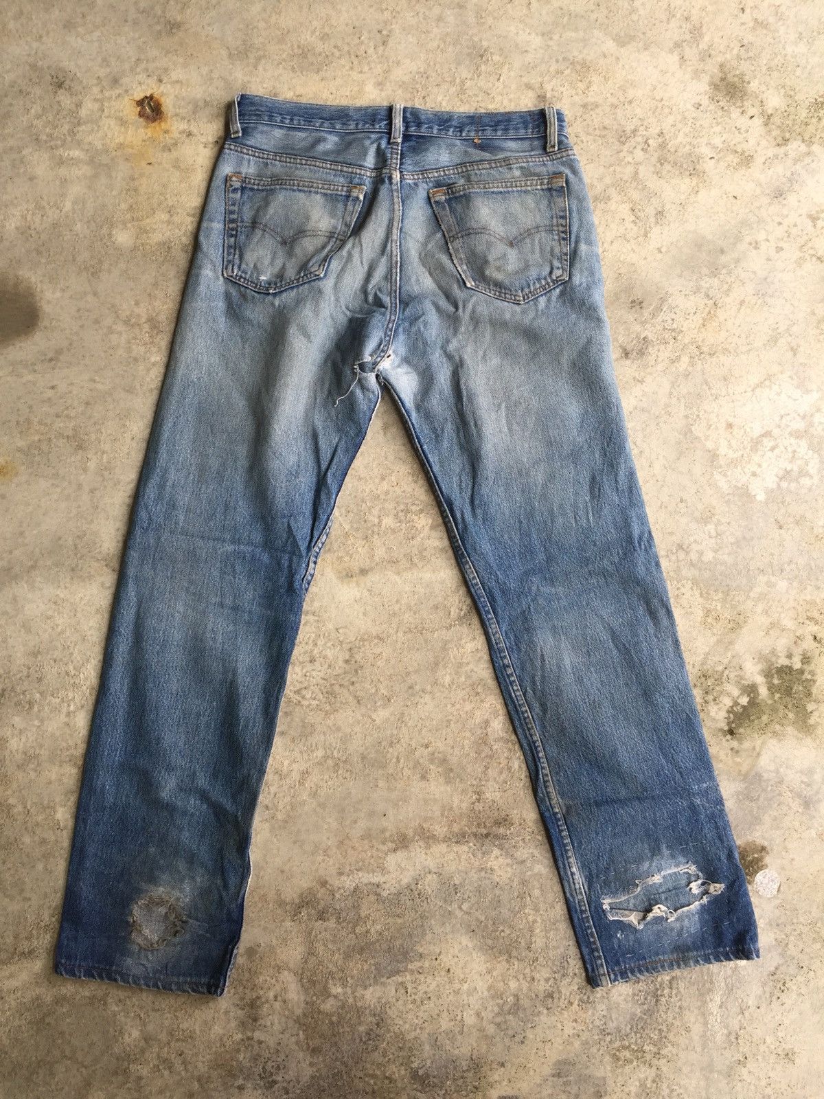 Levi's × Vintage VINTAGE 80s LEVIS 501 DISTRESSED JEANS Size US 34 / EU 50 - 4 Thumbnail