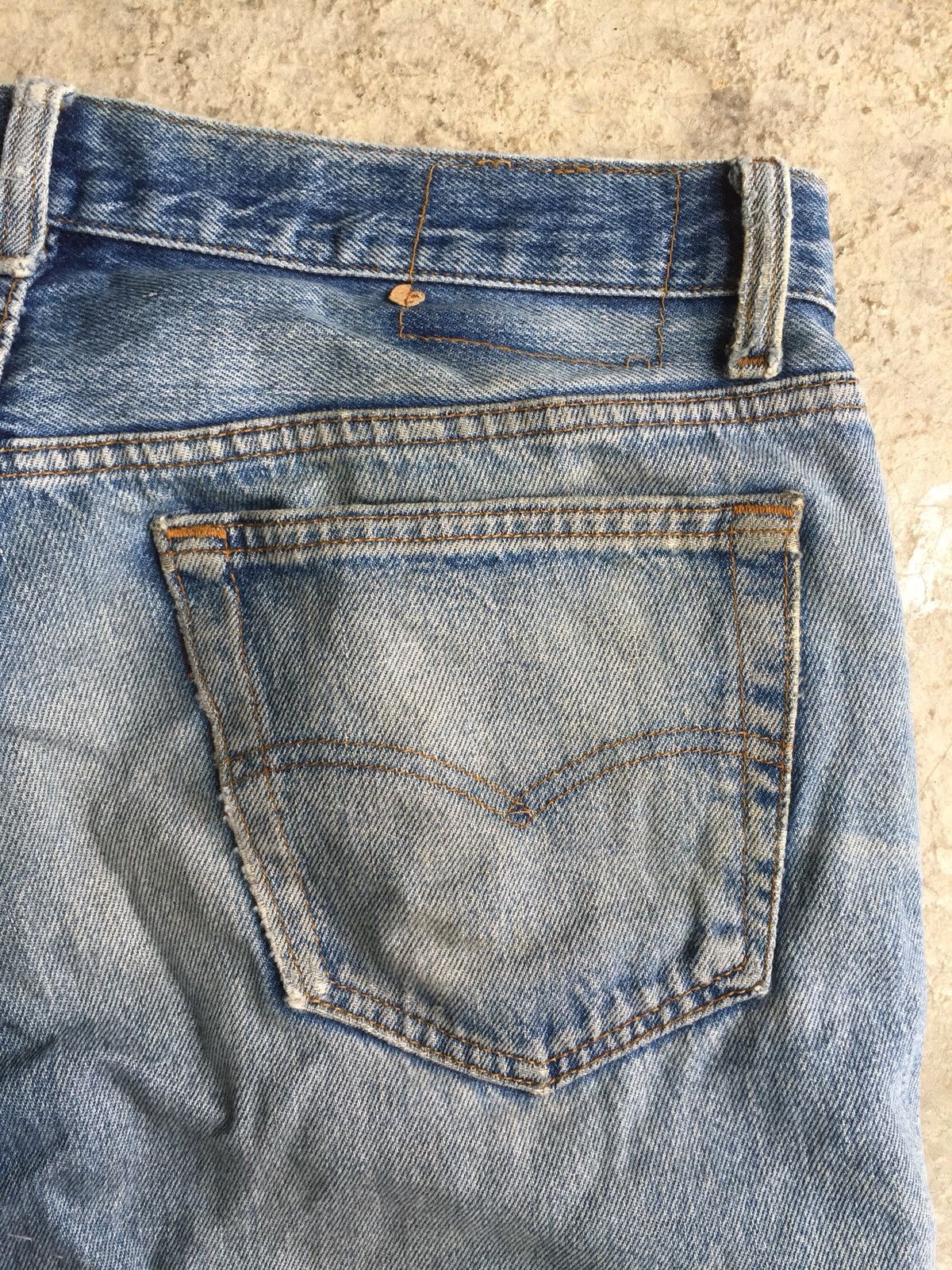 Levi's × Vintage VINTAGE 80s LEVIS 501 DISTRESSED JEANS Size US 34 / EU 50 - 9 Thumbnail