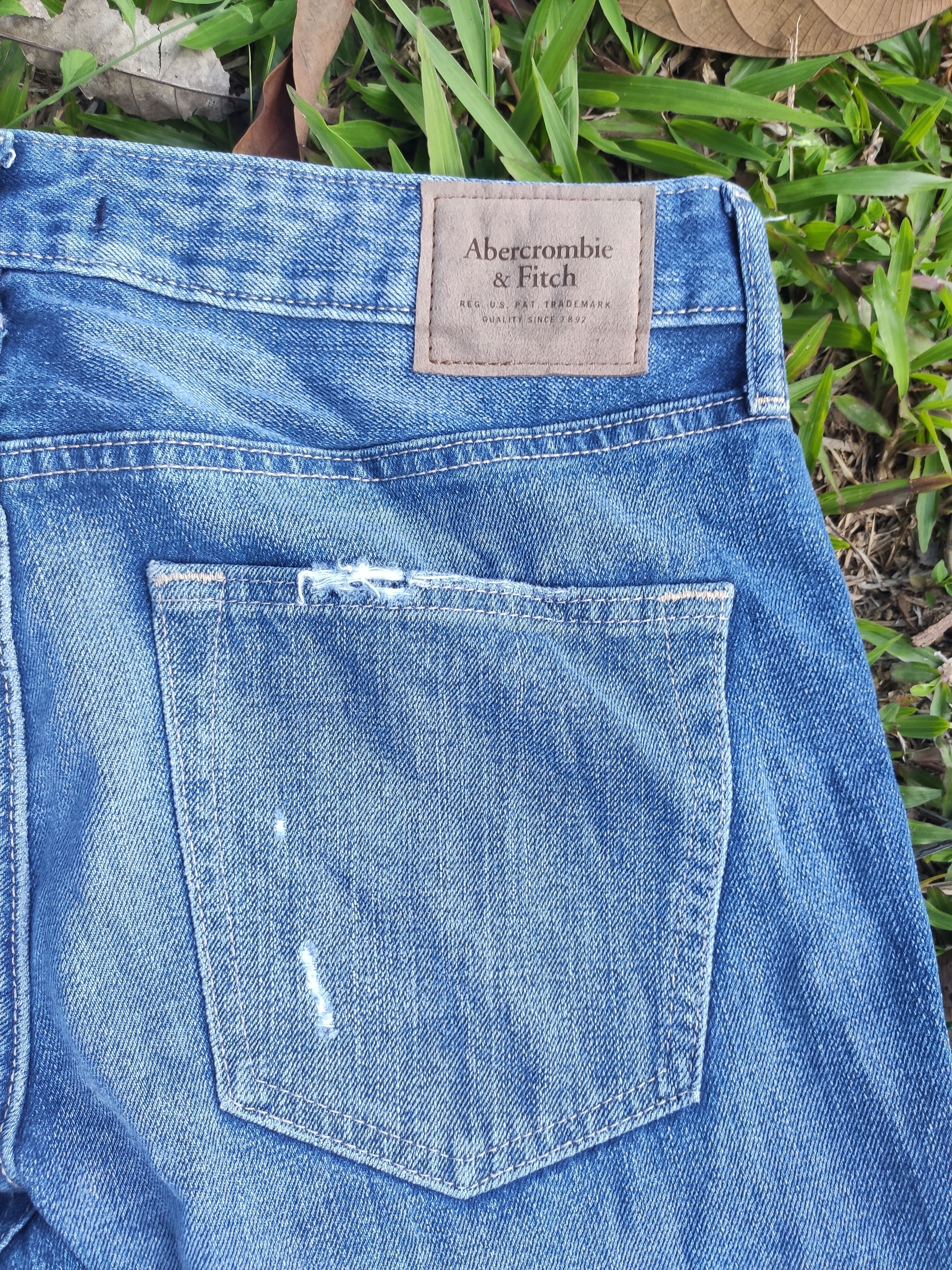 Abercrombie & Fitch Abercrombie Jeans Distressed denim Size US 33 - 2 Thumbnail