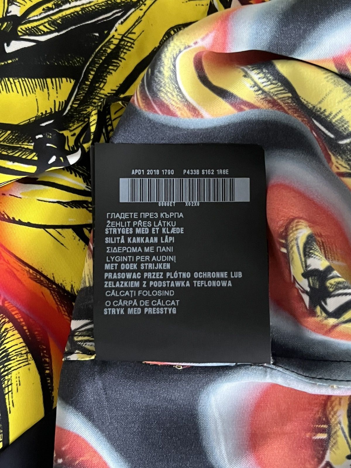 Prada Prada Banana and Flames Shirt Size US L / EU 52-54 / 3 - 9 Thumbnail