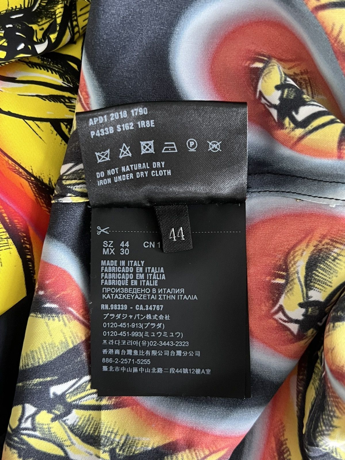 Prada Prada Banana and Flames Shirt Size US L / EU 52-54 / 3 - 8 Thumbnail