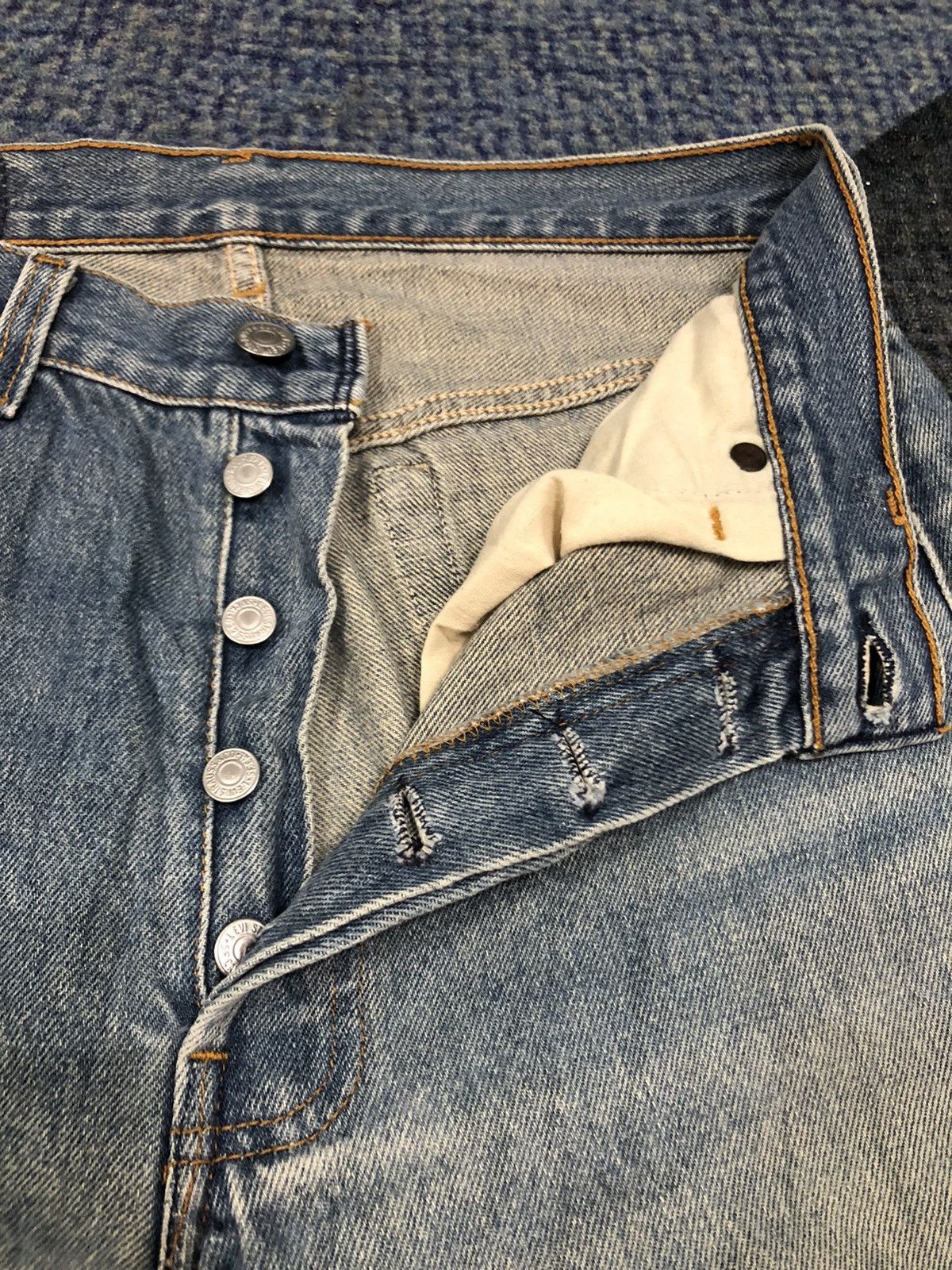Levi's Vintage 90’s Trashed Levis 501 Non Selvedge Button 552 Denim Size US 30 / EU 46 - 5 Thumbnail