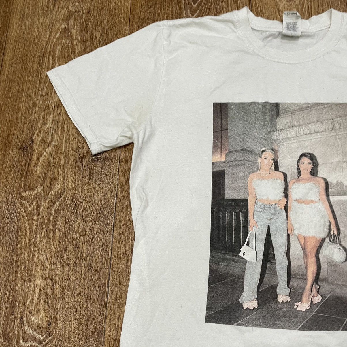 Vintage Vintage Y2K Graphic Tee Photo Print Streetwear Art Girls M Size US M / EU 48-50 / 2 - 3 Thumbnail