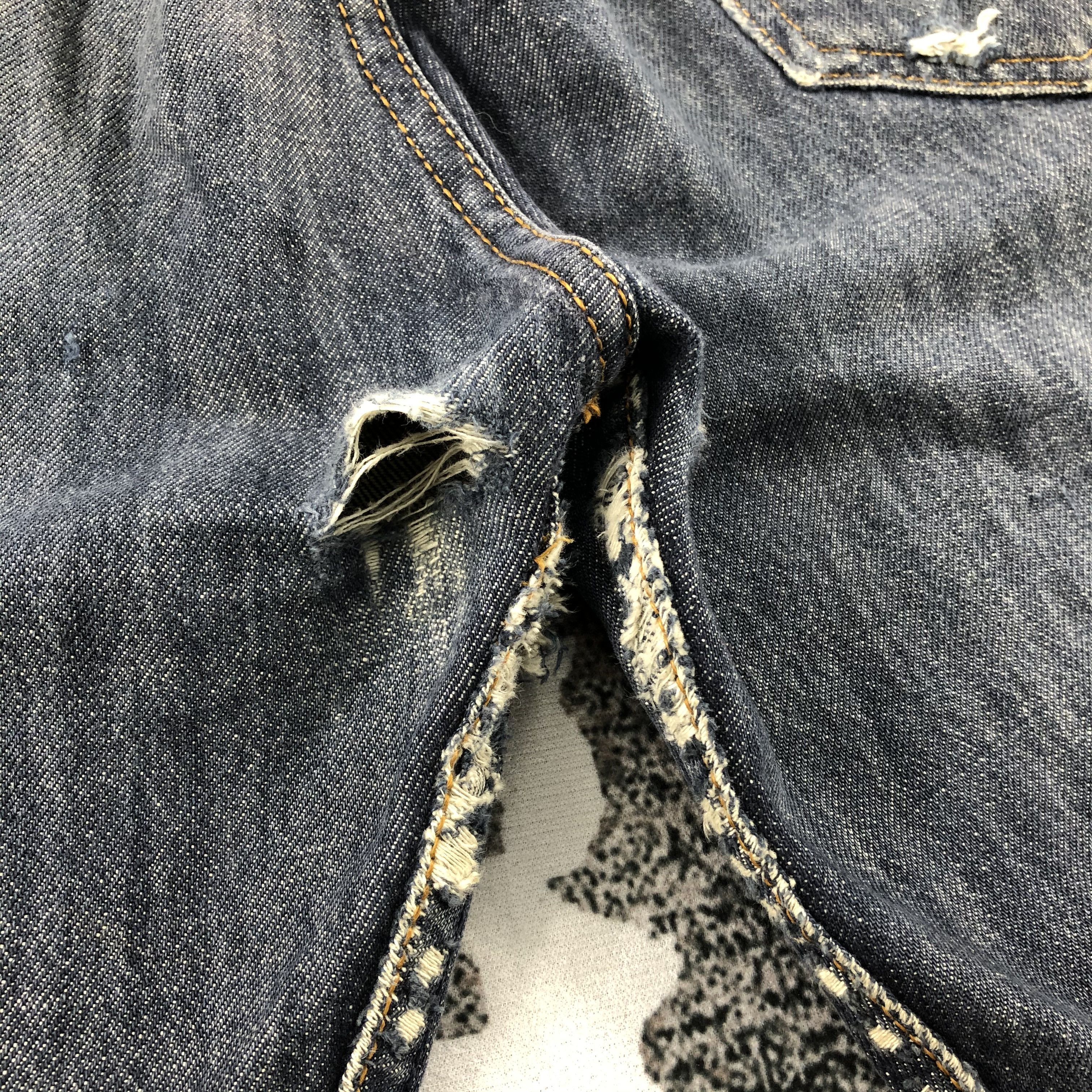 Levi's Vintage Levis 501 Jeans Blue Wash Levi's Distressed Denim Size US 33 - 7 Thumbnail