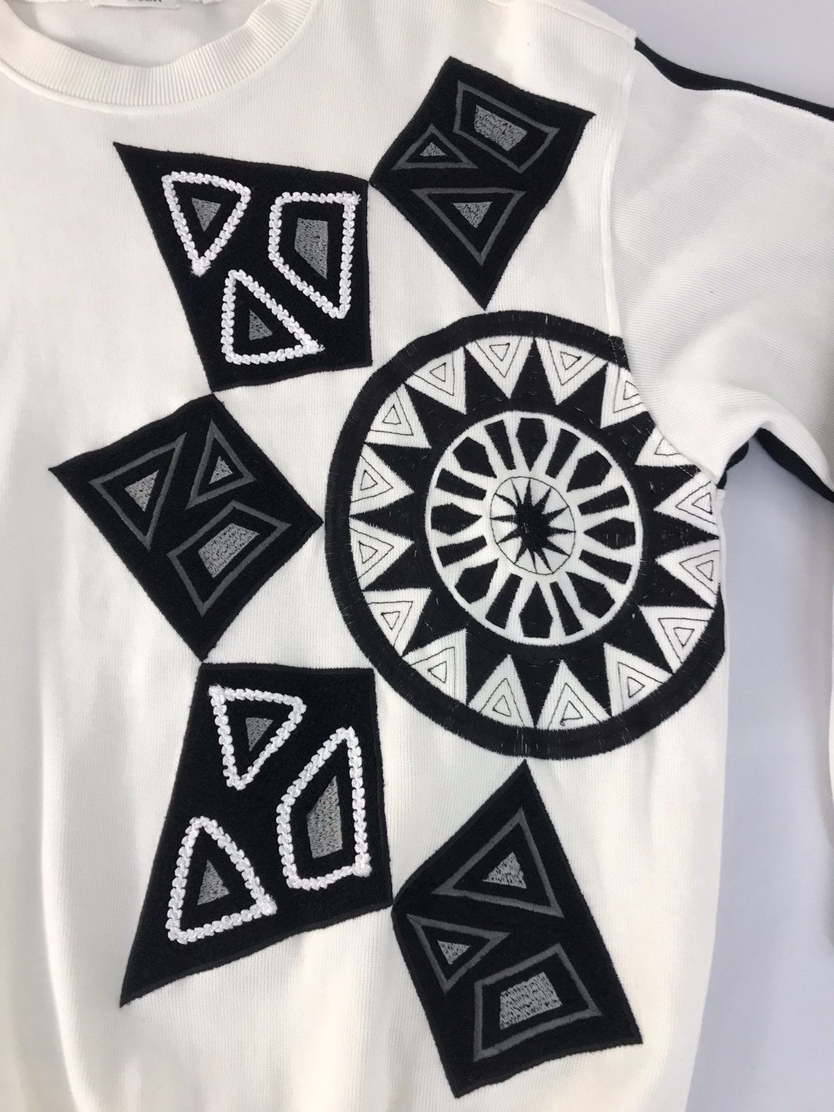 Japanese Brand × Vintage Vintage Superior Sweatshirt Embroidery Art Design Size US XL / EU 56 / 4 - 4 Thumbnail