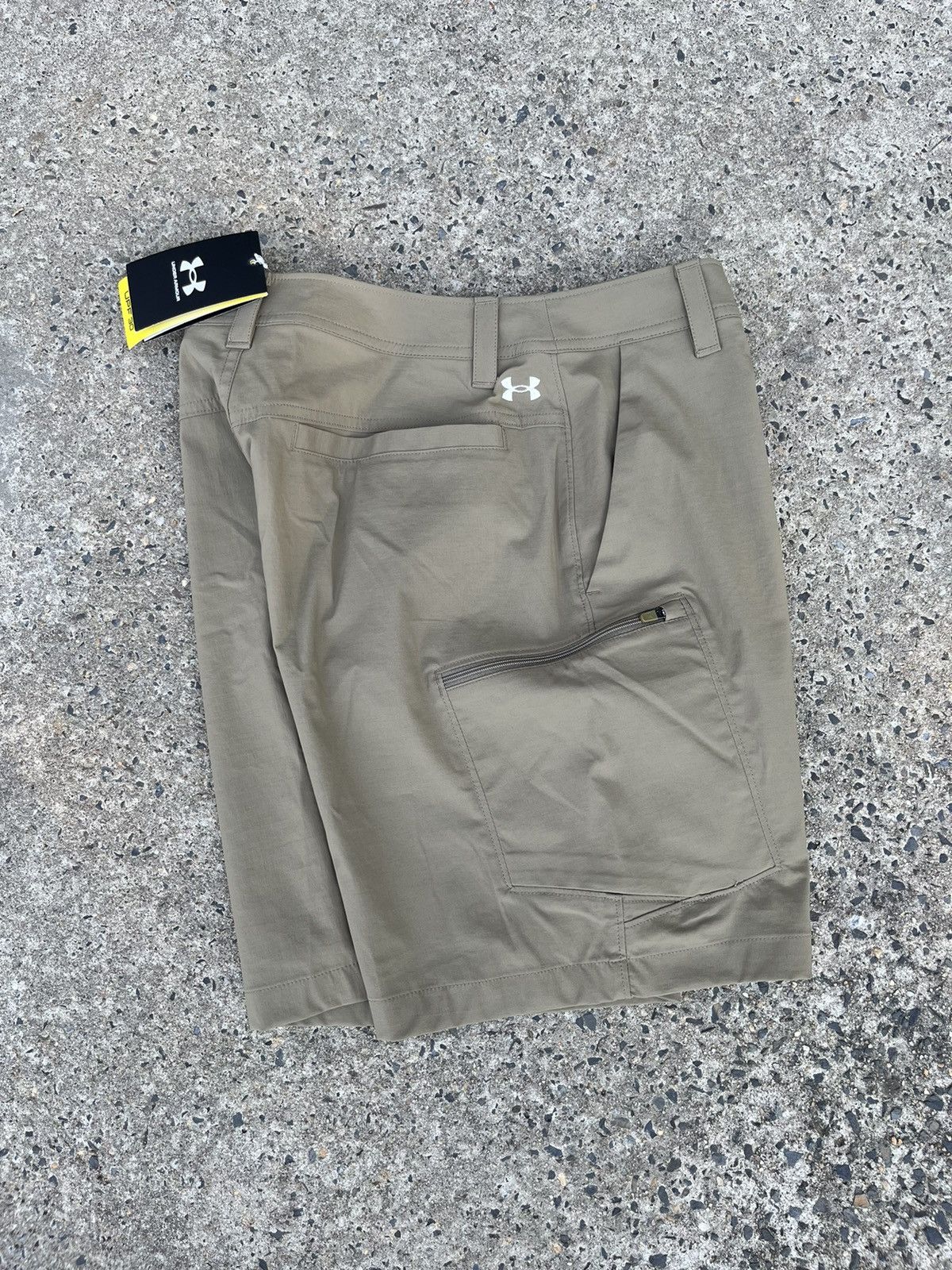 Under Armour Under Armour UPF 30 Loose Fit Shorts Size US 30 / EU 46 - 1 Thumbnail