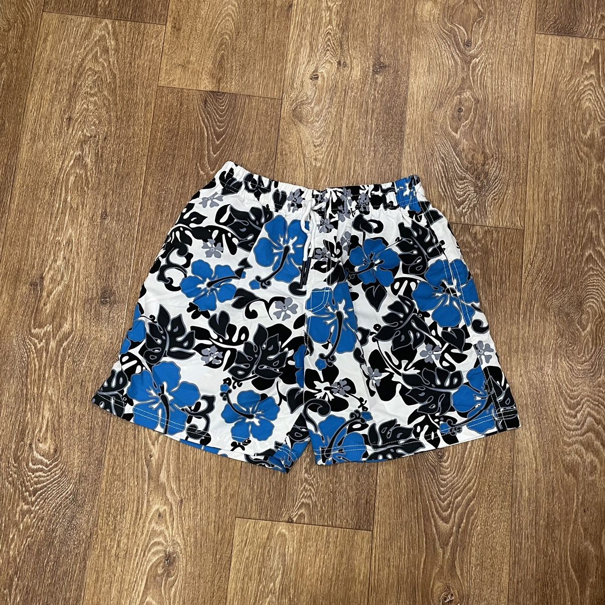 Vintage Vintage 90s Floral All Over Print Shorts Streetwear Y2K 30 Size US 30 / EU 46 - 1 Thumbnail