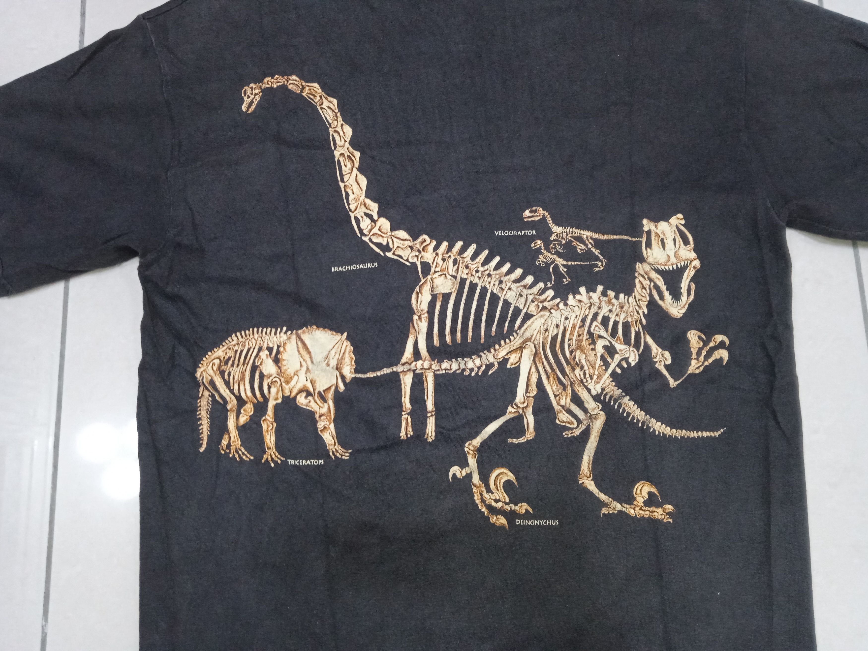 Vintage Vintage 90s Dinosaurs Field Museum Chicago T-Shirt Size US M / EU 48-50 / 2 - 7 Thumbnail