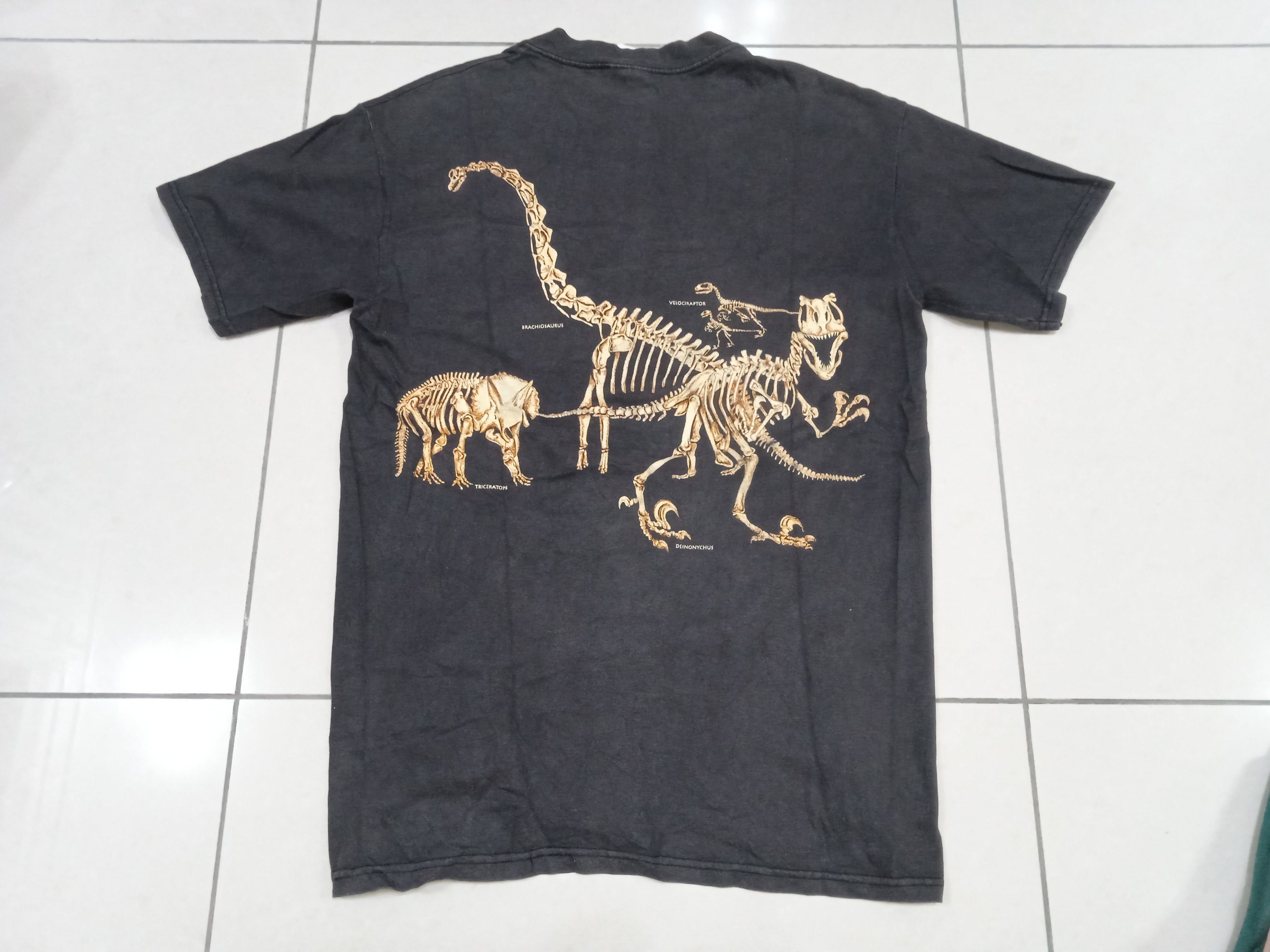Vintage Vintage 90s Dinosaurs Field Museum Chicago T-Shirt Size US M / EU 48-50 / 2 - 6 Thumbnail