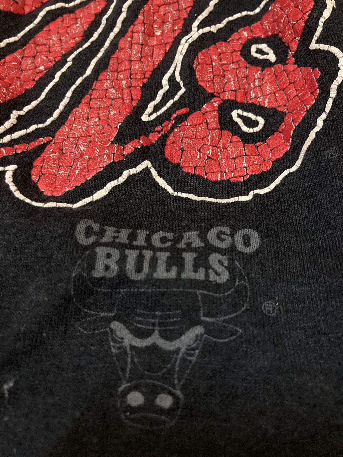 NBA × Vintage Vintage 90s Big Logo Chicago Bulls Tee Size US XL / EU 56 / 4 - 5 Thumbnail
