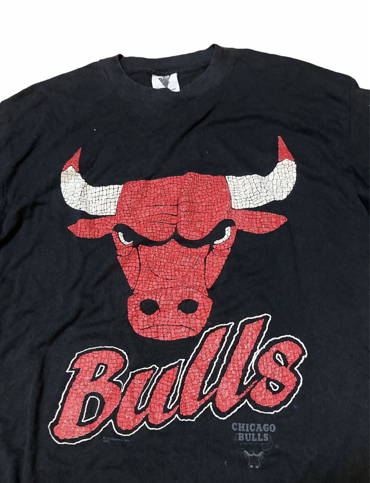 NBA × Vintage Vintage 90s Big Logo Chicago Bulls Tee Size US XL / EU 56 / 4 - 2 Thumbnail