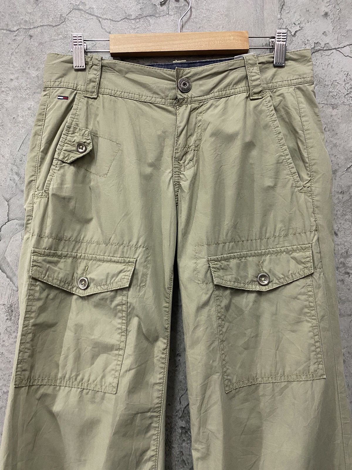 Tommy Hilfiger Vintage Tommy Hilfiger Cargo Parachute Bush Pocket Pants Size US 30 / EU 46 - 4 Thumbnail