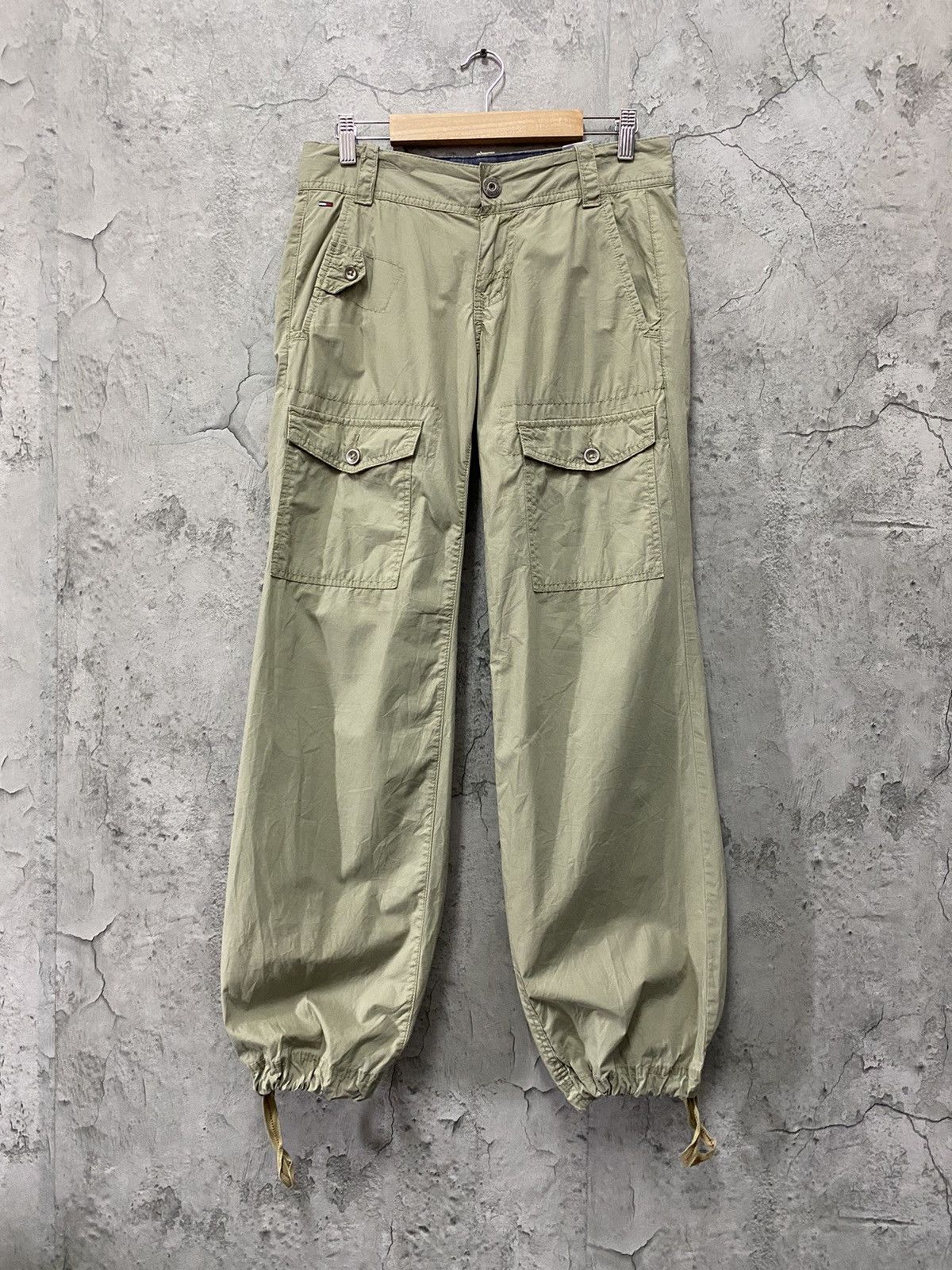 Tommy Hilfiger Vintage Tommy Hilfiger Cargo Parachute Bush Pocket Pants Size US 30 / EU 46 - 1 Thumbnail