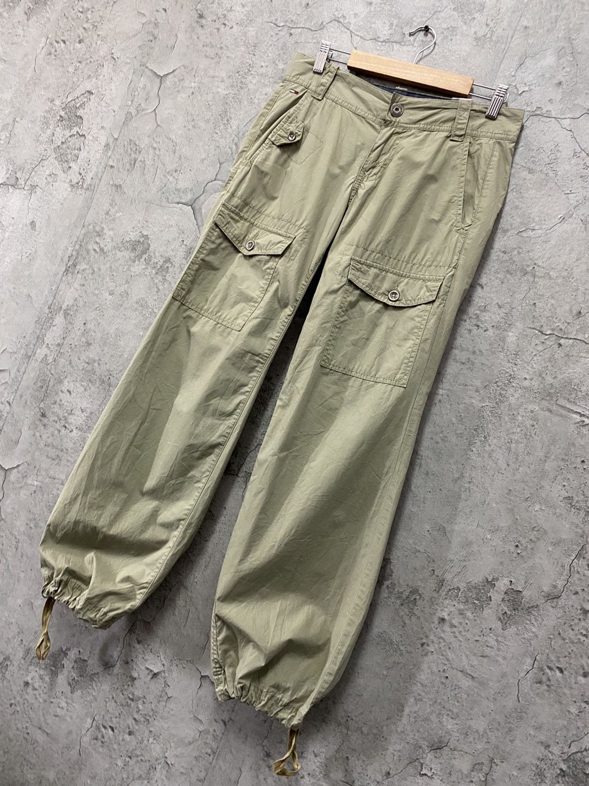 Tommy Hilfiger Vintage Tommy Hilfiger Cargo Parachute Bush Pocket Pants Size US 30 / EU 46 - 3 Thumbnail