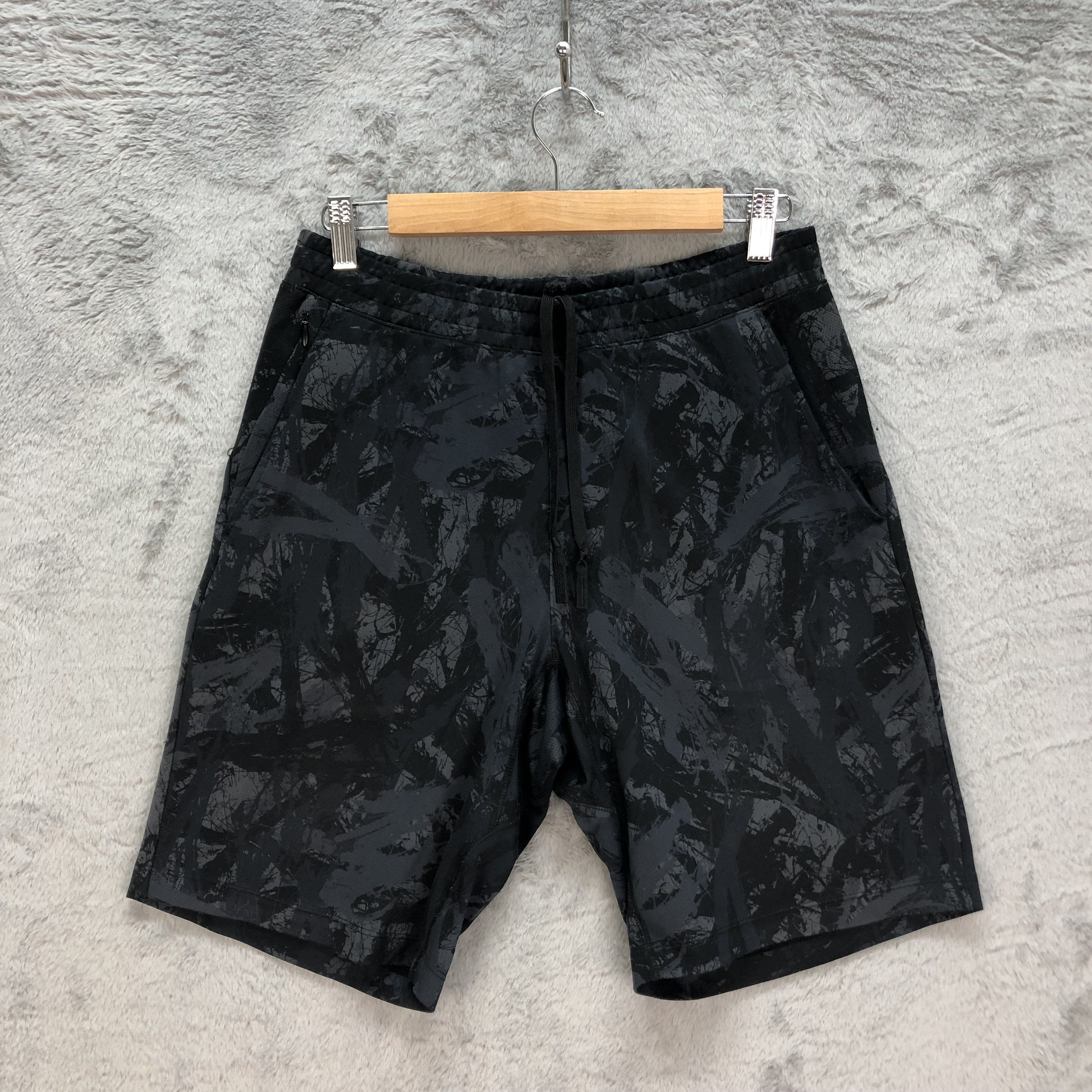 Japanese Brand Uniqlo Nice Art Designs Shorts Pant #6212-54 Size US 30 / EU 46 - 1 Thumbnail