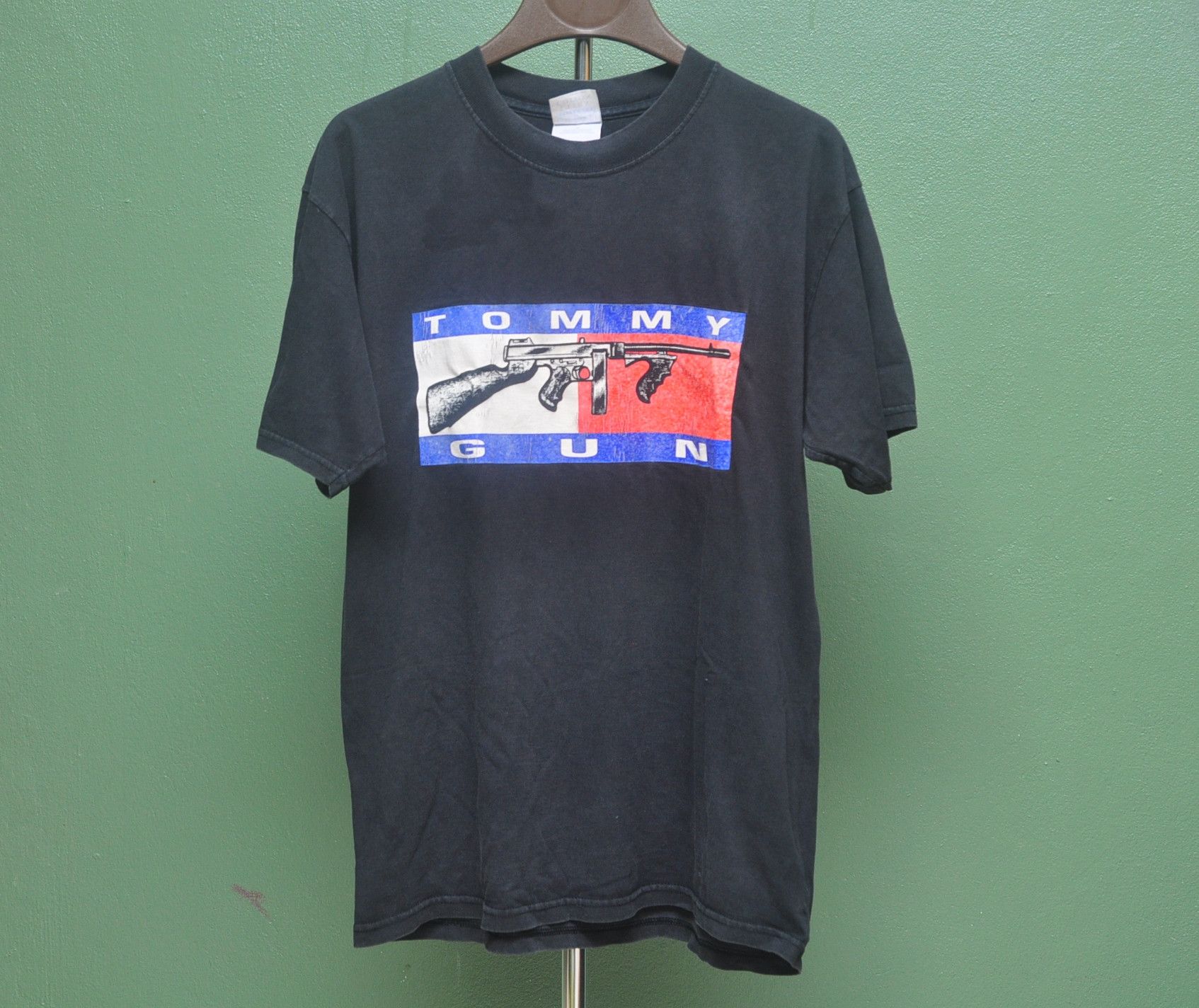 Japanese Brand × Tommy Hilfiger Vintage Tommy Gun Black Shirt Travis Scott Fashion Style Size US L / EU 52-54 / 3 - 1 Thumbnail