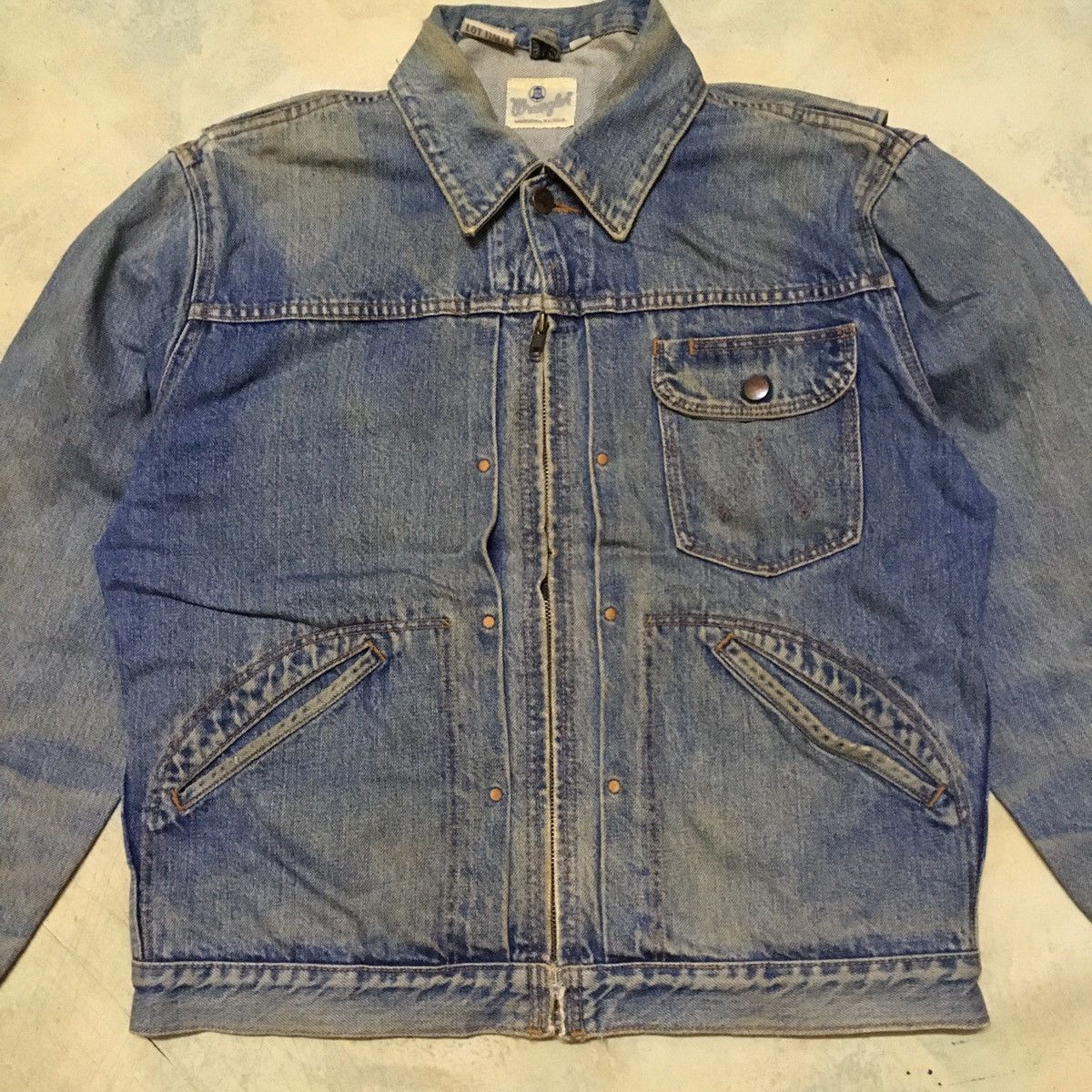 Wrangler Vintage Wrangler Distressed Denim Jacket Made in Japan Size US L / EU 52-54 / 3 - 4 Thumbnail