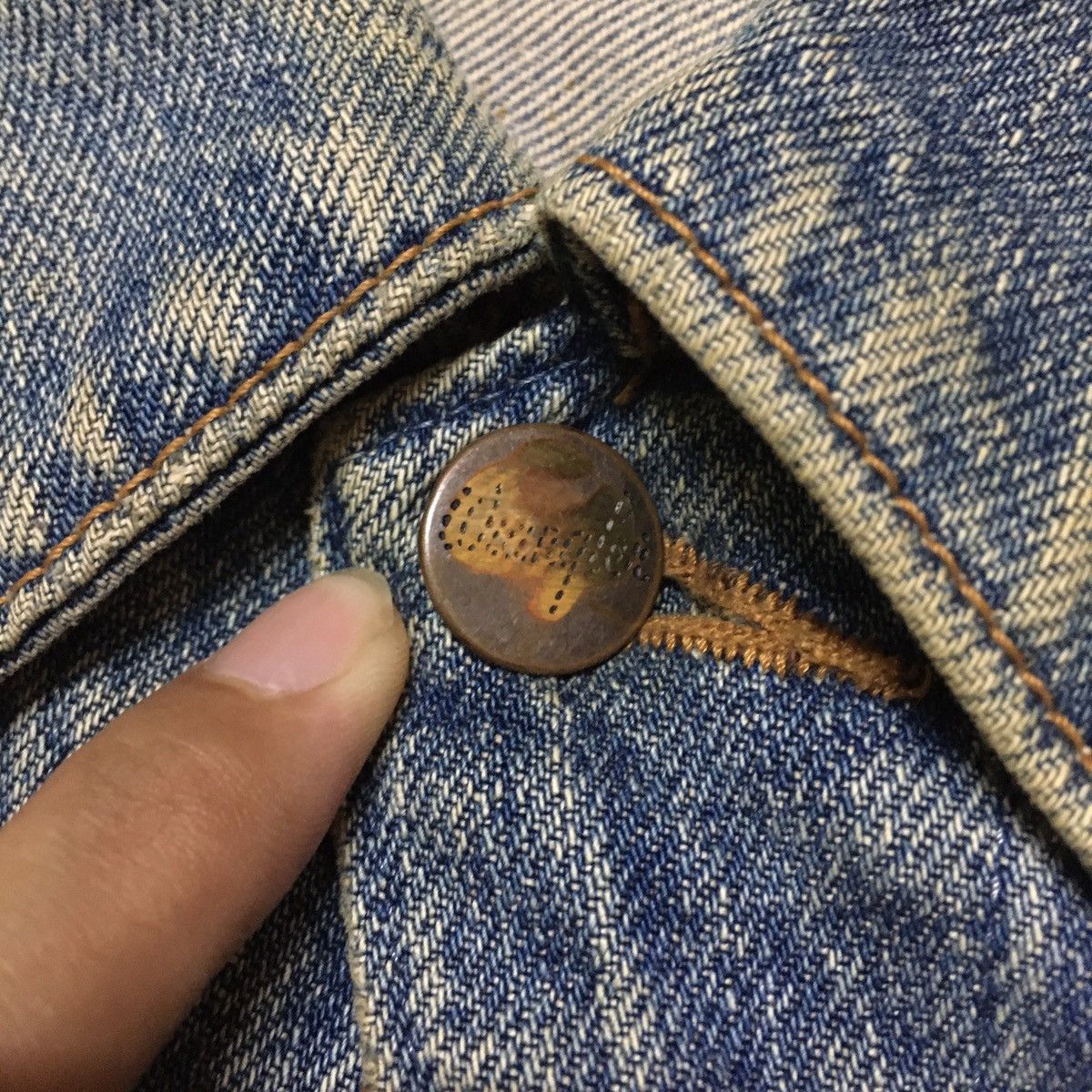 Wrangler Vintage Wrangler Distressed Denim Jacket Made in Japan Size US L / EU 52-54 / 3 - 6 Thumbnail