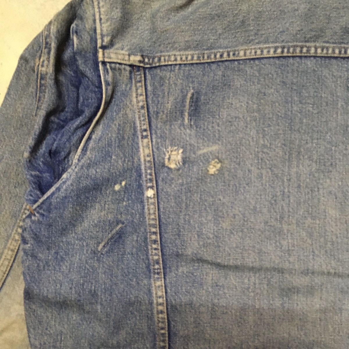 Wrangler Vintage Wrangler Distressed Denim Jacket Made in Japan Size US L / EU 52-54 / 3 - 13 Thumbnail