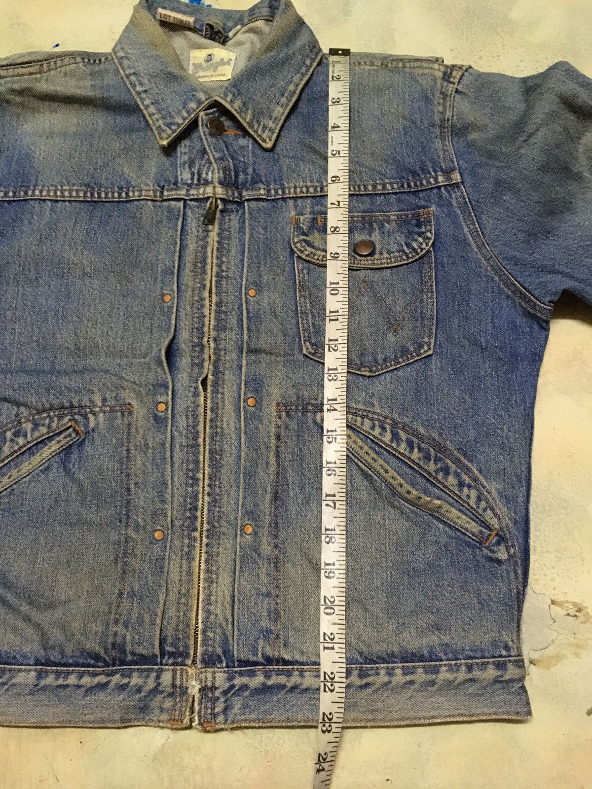 Wrangler Vintage Wrangler Distressed Denim Jacket Made in Japan Size US L / EU 52-54 / 3 - 16 Thumbnail