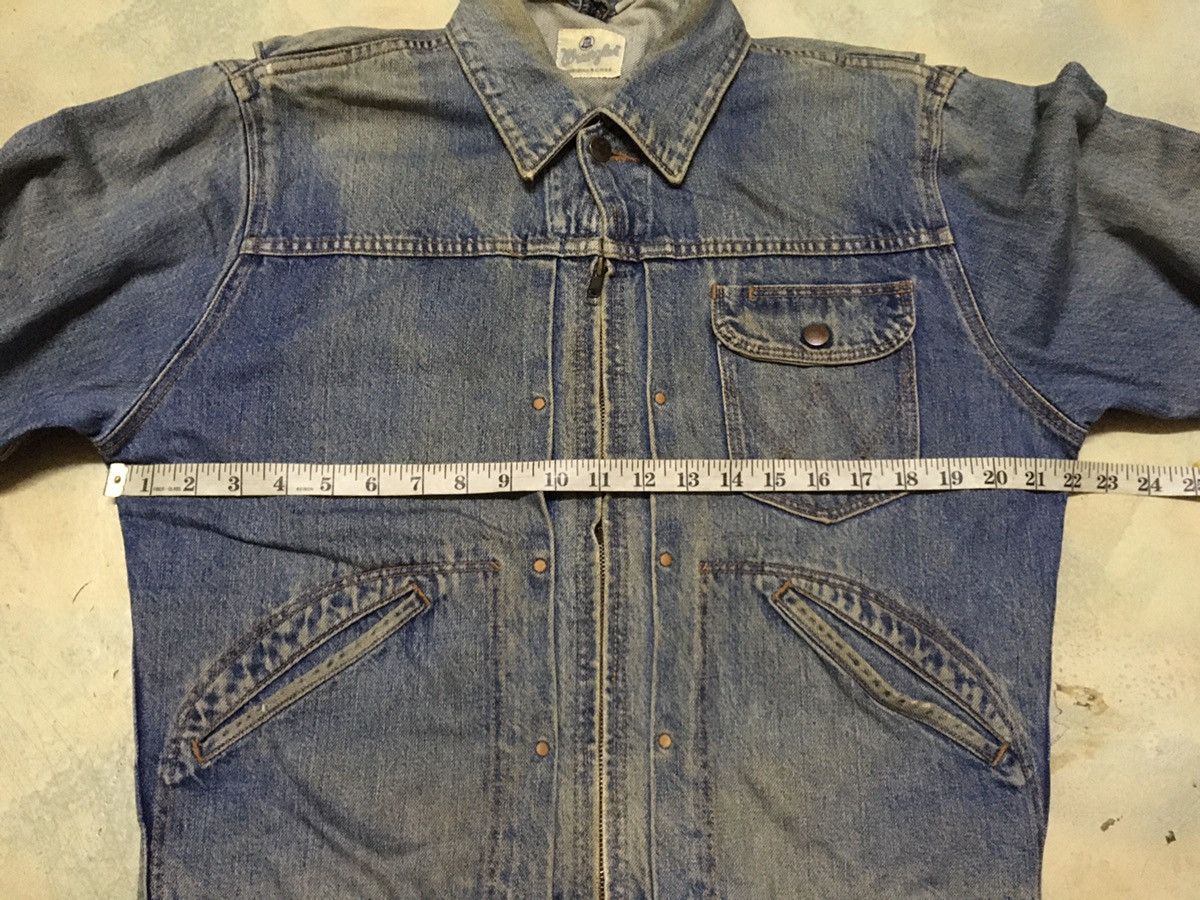Wrangler Vintage Wrangler Distressed Denim Jacket Made in Japan Size US L / EU 52-54 / 3 - 14 Thumbnail