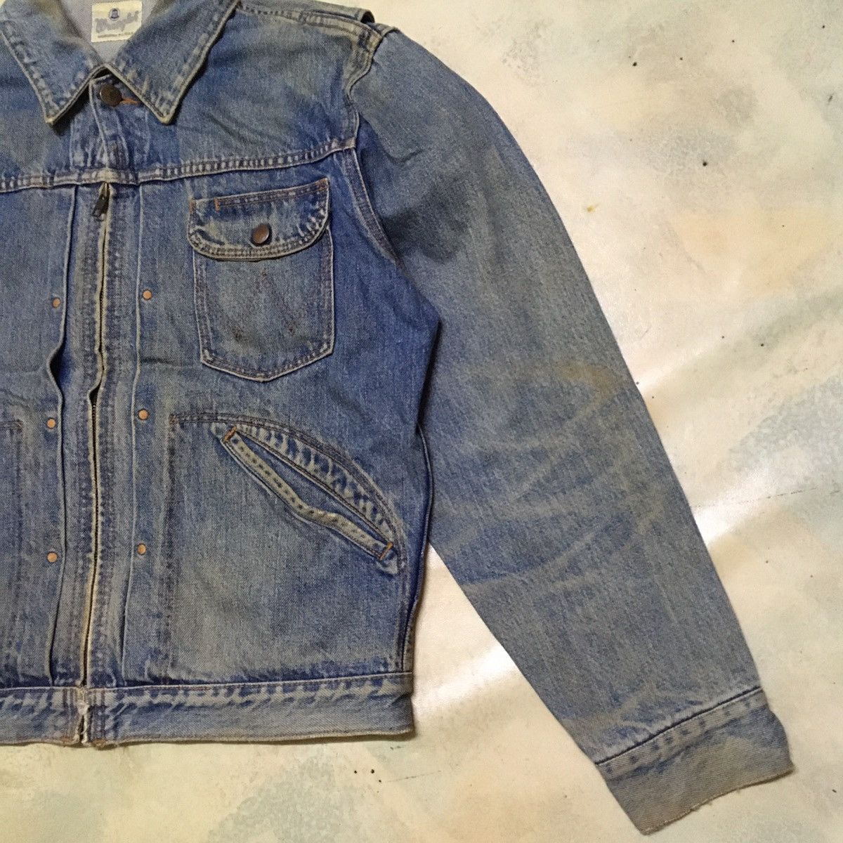 Wrangler Vintage Wrangler Distressed Denim Jacket Made in Japan Size US L / EU 52-54 / 3 - 5 Thumbnail