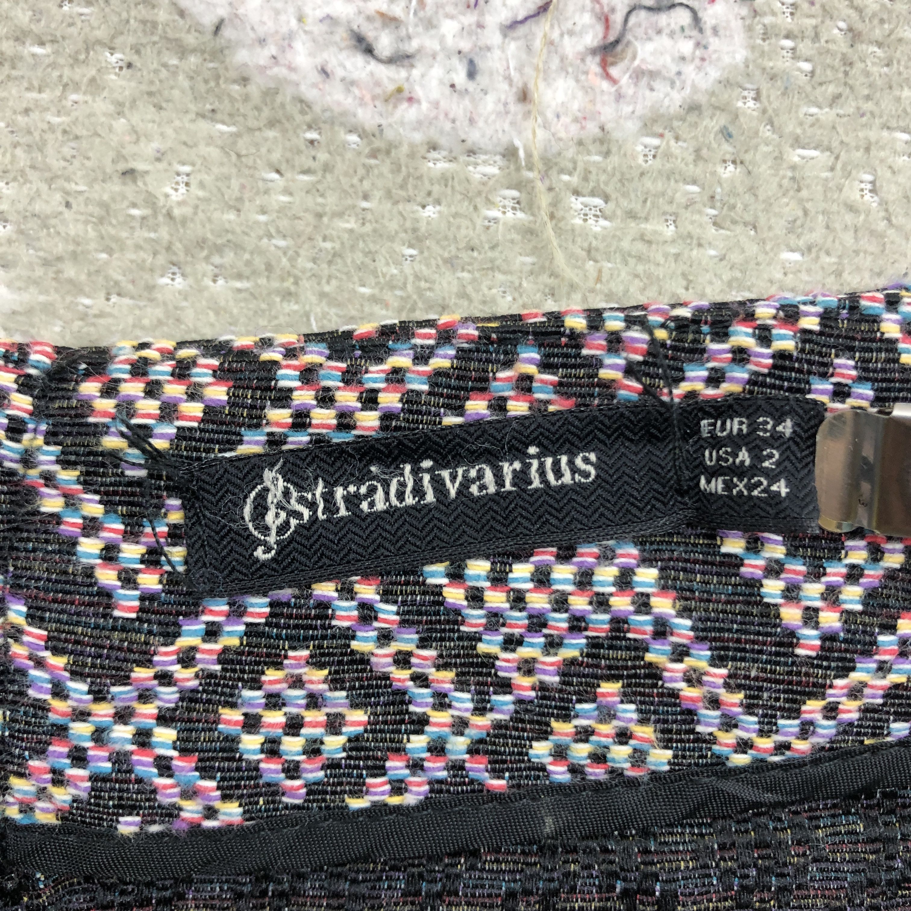 Japanese Brand OSTRADIVARIUS Mini Skirt #2652-95 Size 26" / US 2 / IT 38 - 2 Thumbnail
