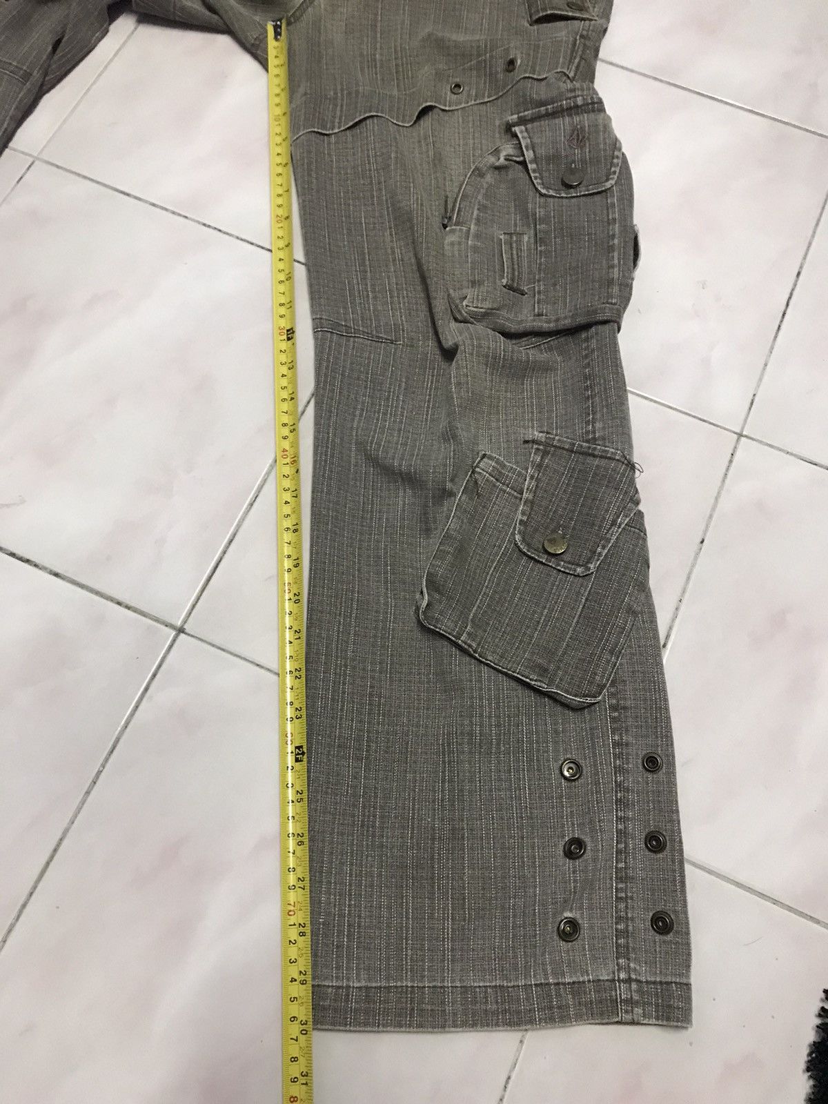 Japanese Brand × Volcom Authentic Volcom cargo pants Multi pocket Size 28x30 Size US 28 / EU 44 - 16 Thumbnail