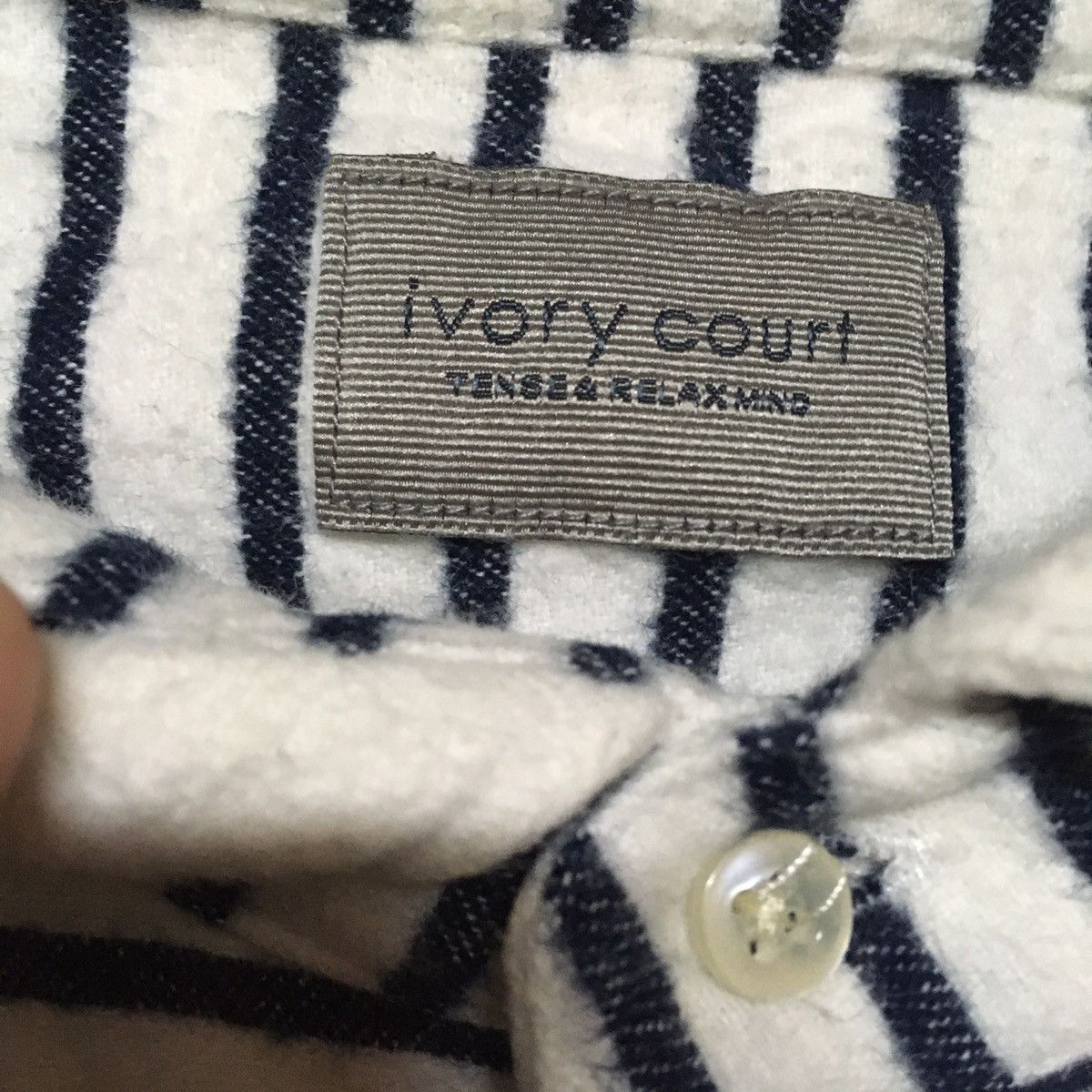 Japanese Brand Japanese Brand Ivory Court Button Up Shirt Size US M / EU 48-50 / 2 - 2 Thumbnail