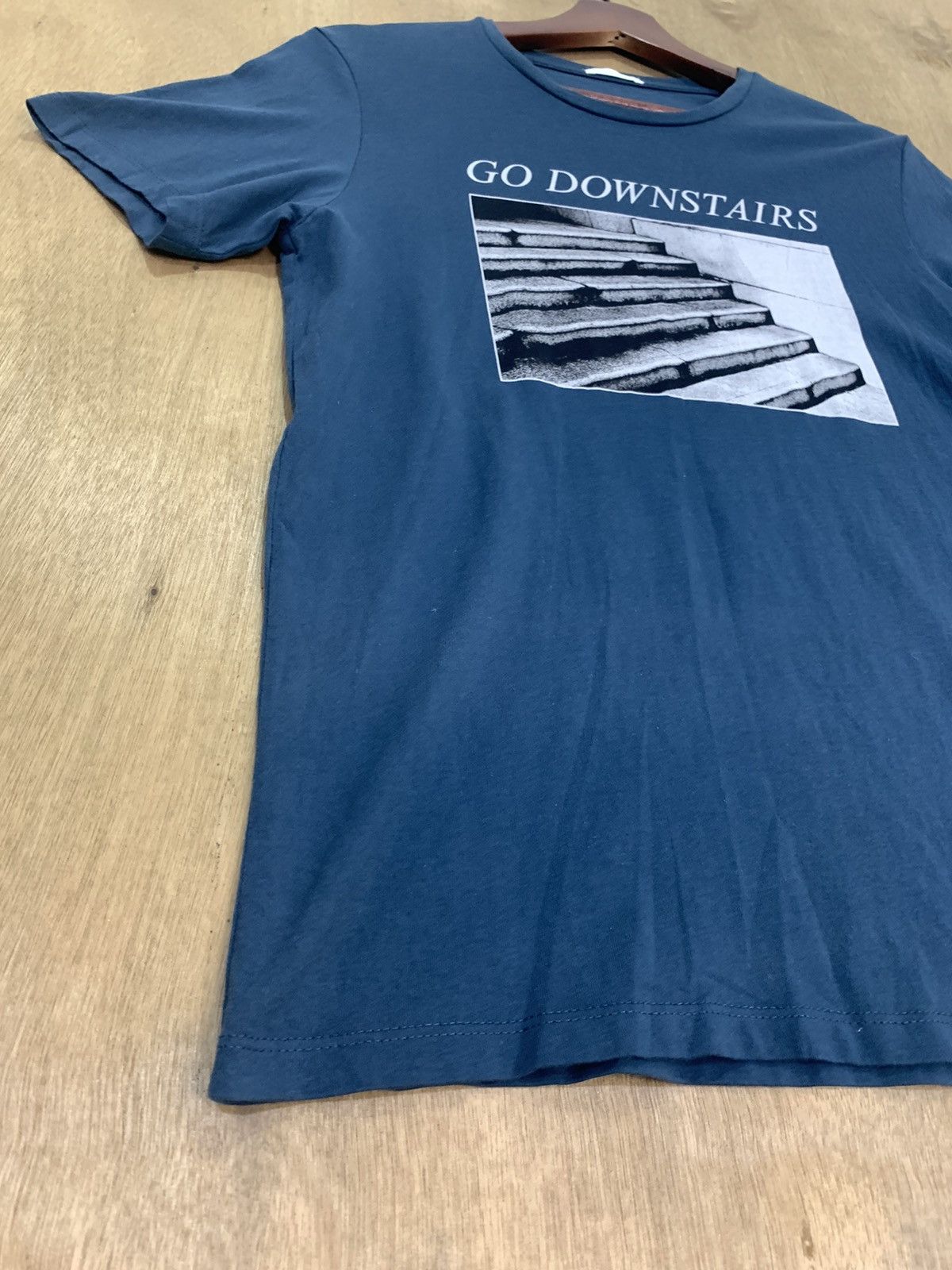 Japanese Brand GU Box Logo Center Stairway Graphic Summer Streetwear Shirt Size US S / EU 44-46 / 1 - 7 Thumbnail