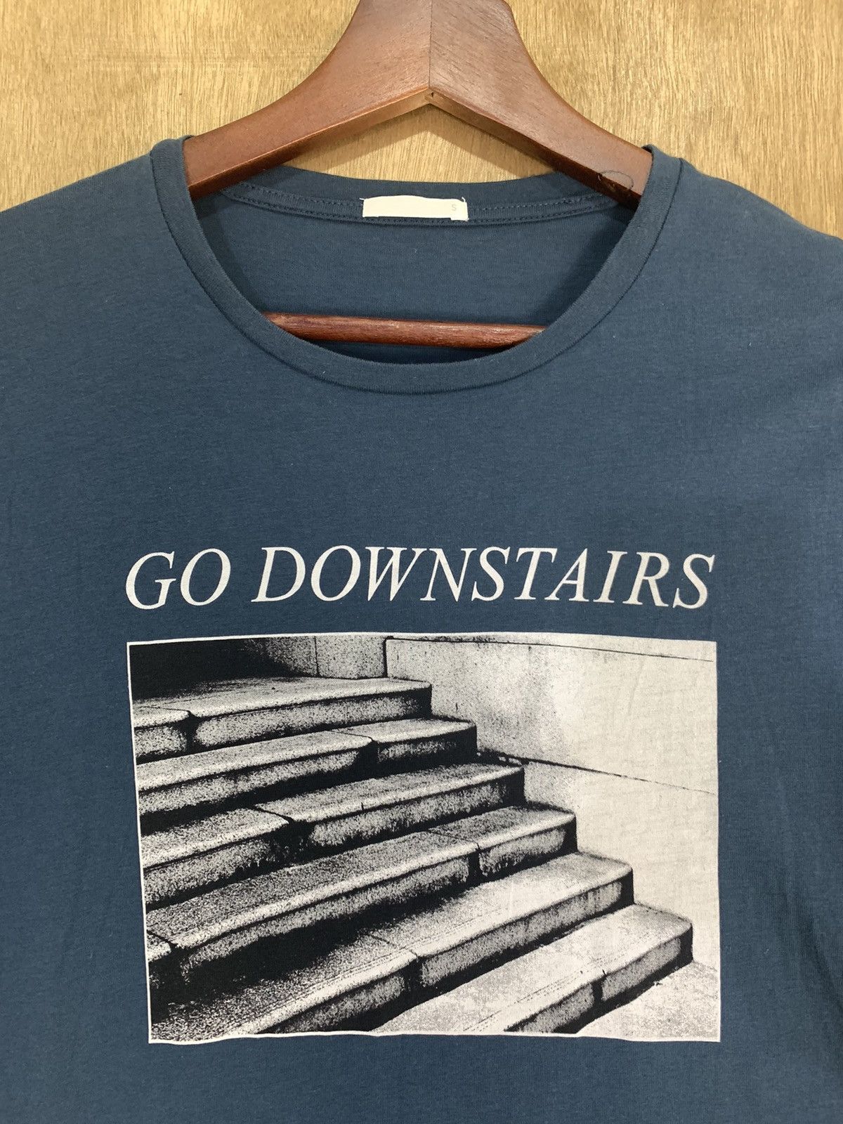 Japanese Brand GU Box Logo Center Stairway Graphic Summer Streetwear Shirt Size US S / EU 44-46 / 1 - 4 Thumbnail