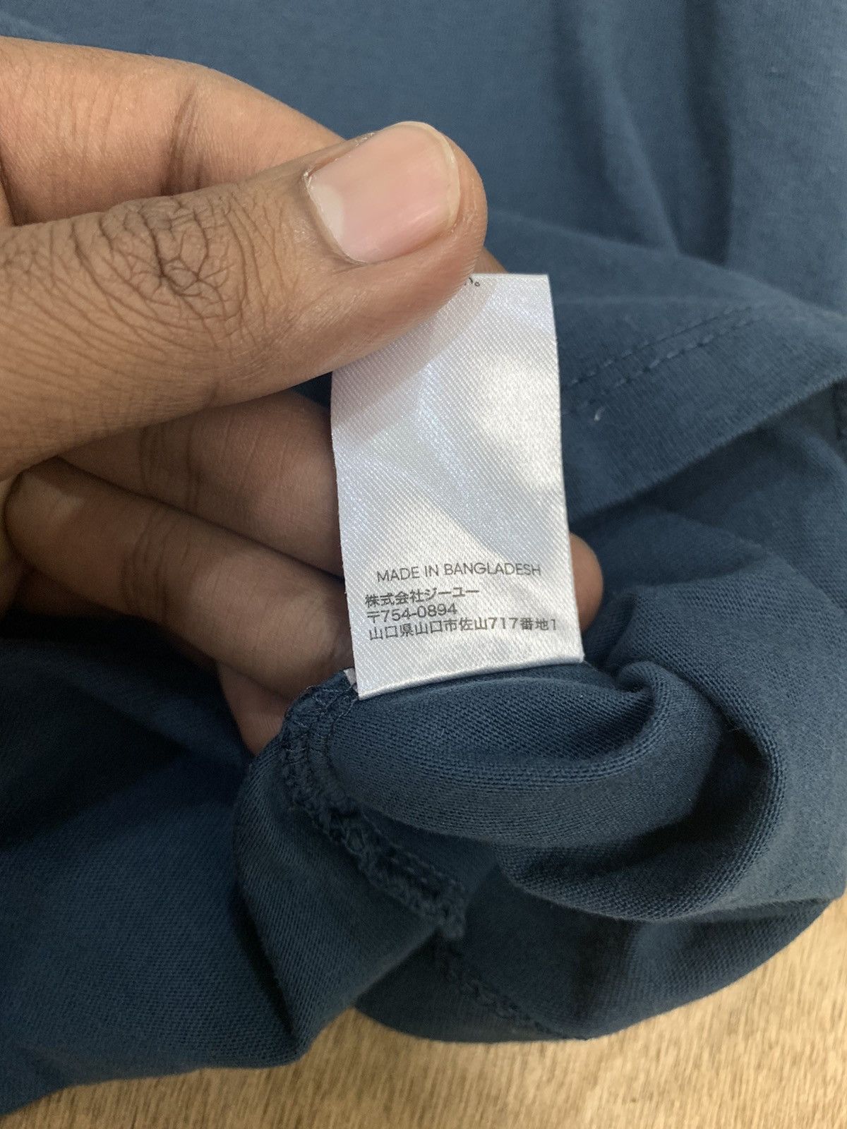 Japanese Brand GU Box Logo Center Stairway Graphic Summer Streetwear Shirt Size US S / EU 44-46 / 1 - 11 Thumbnail