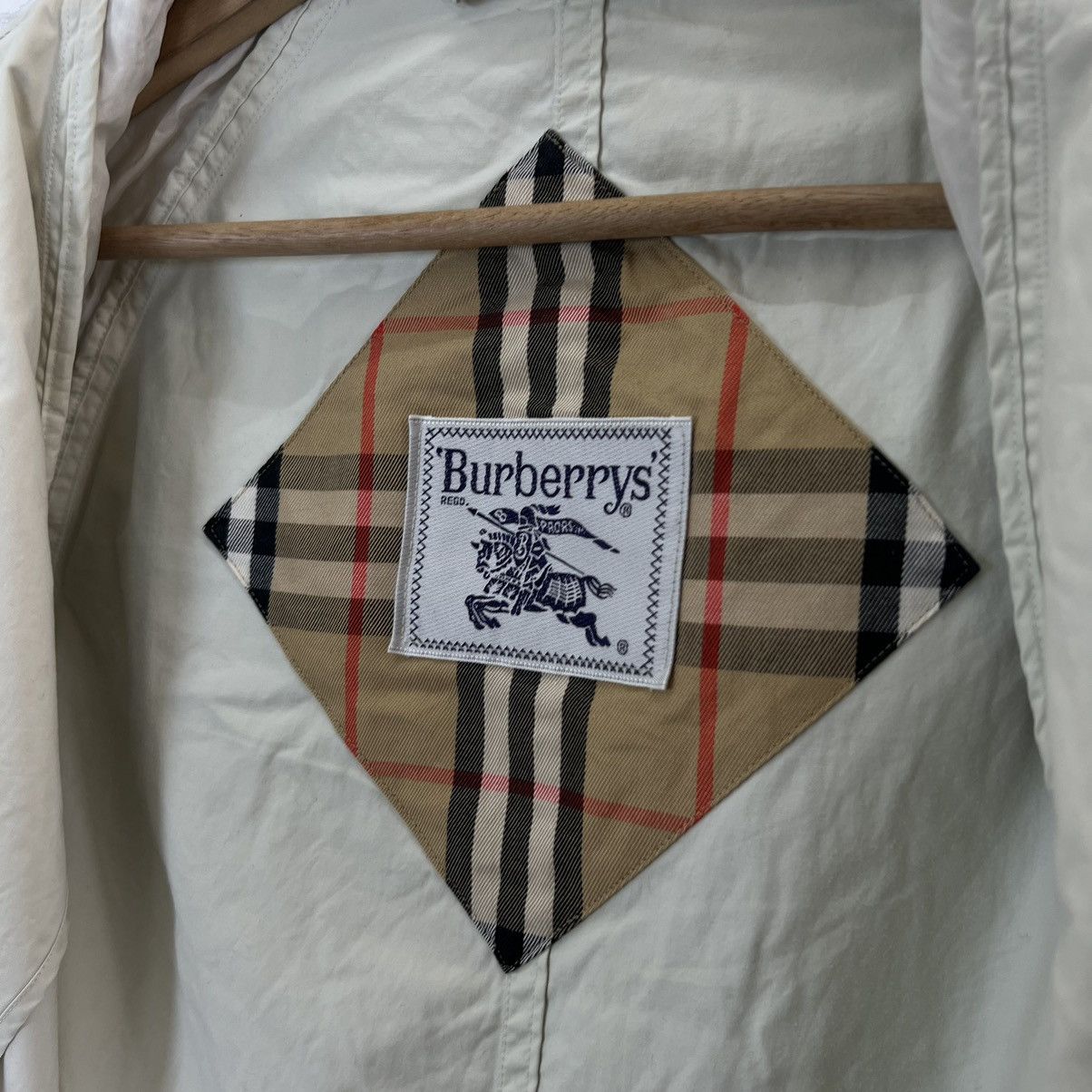 Burberry VINTAGE BURBERRYS BIG LOGO TRENCH COAT JACKET NOVA CHECK Size US M / EU 48-50 / 2 - 12 Thumbnail