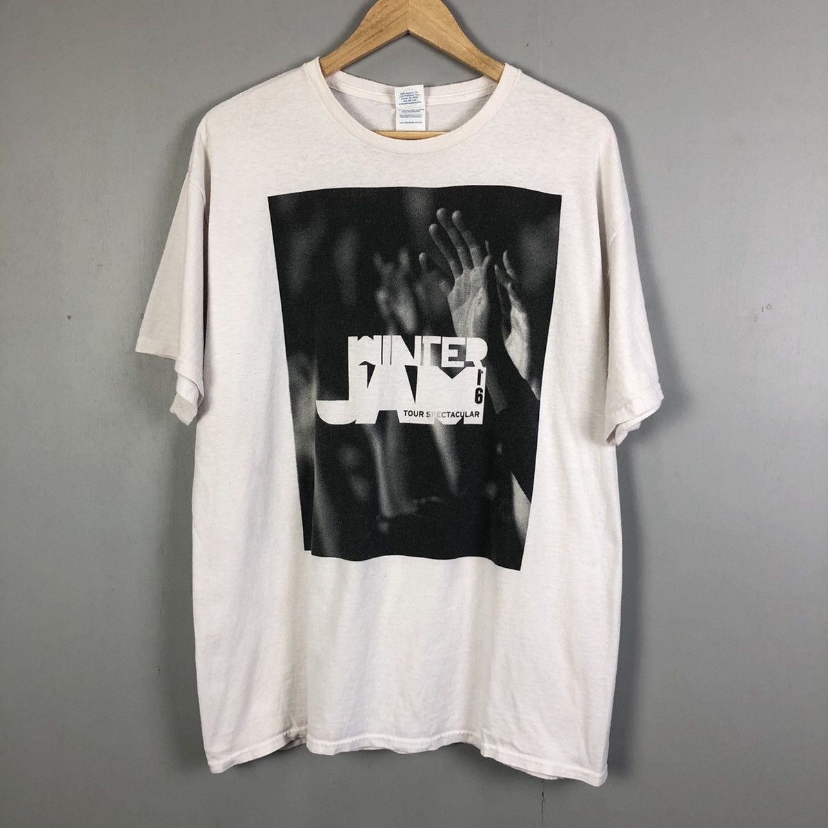 Band Tees Vintage Winter Jam Tour Spectacular 2016 Tee Size US XL / EU 56 / 4 - 1 Thumbnail