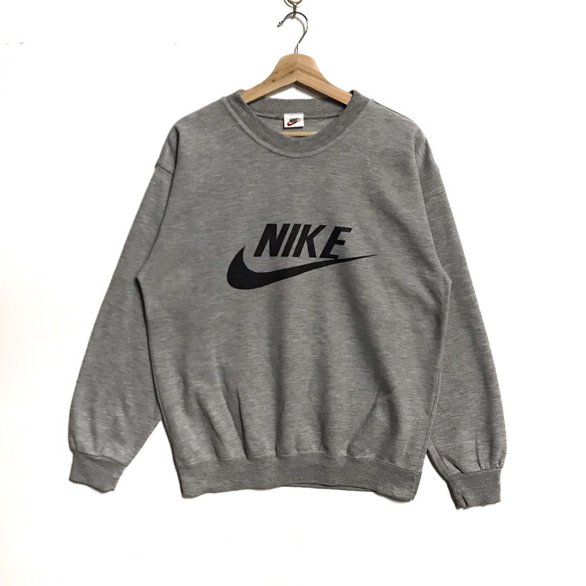 Nike Vintage Nike Sweatshirt Spellout Big Logo Pullover Sweater Size US L / EU 52-54 / 3 - 1 Thumbnail
