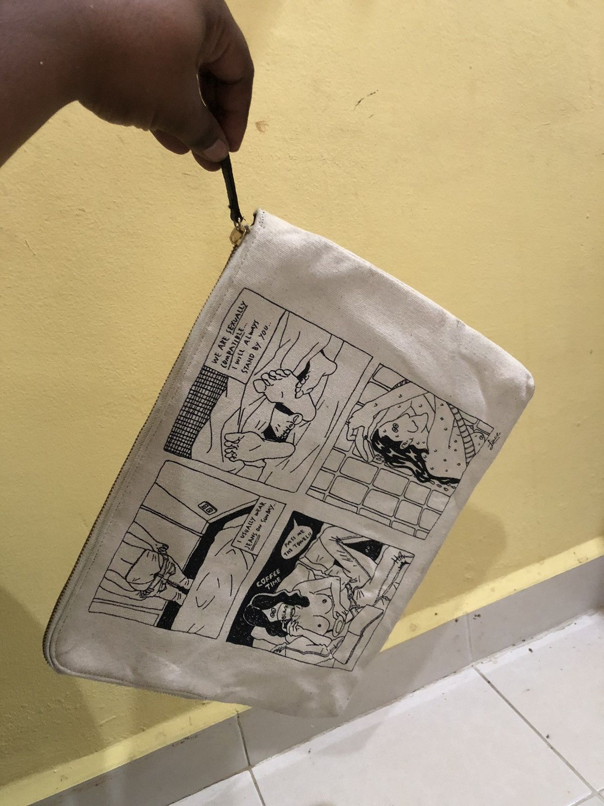 Japanese Brand PORN design BLACK by Moussy clutch bag Size ONE SIZE - 2 Thumbnail
