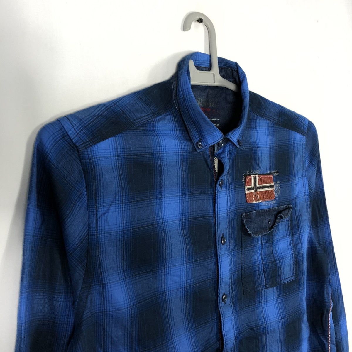Napapijri × Vintage 🔥Hyped🔥Napajiri Heritage Classic Chekerd Buttons Shirts Size US M / EU 48-50 / 2 - 8 Thumbnail