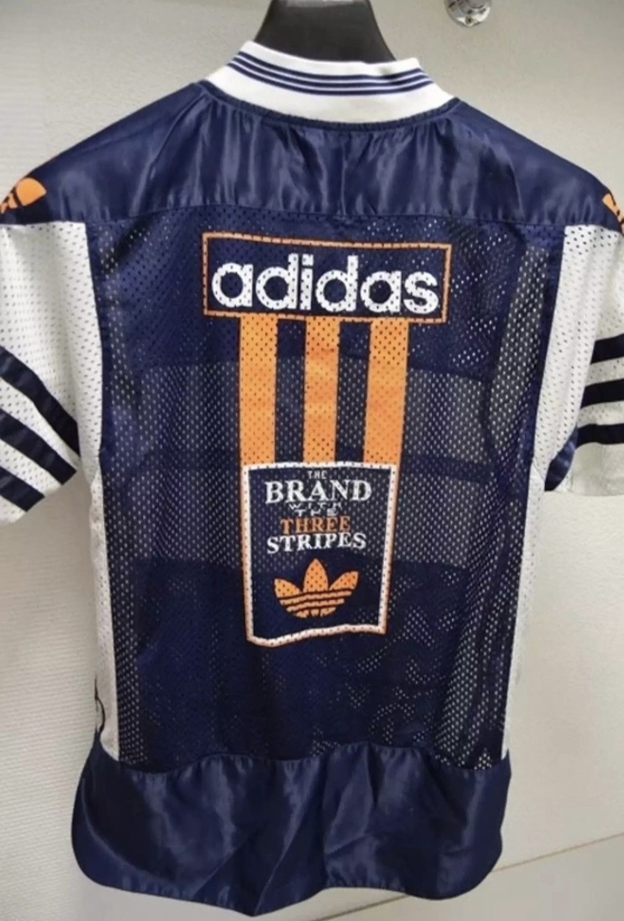 Vintage Adidas original big logo vintage t-shirt M sz Size US M / EU 48-50 / 2 - 1 Thumbnail
