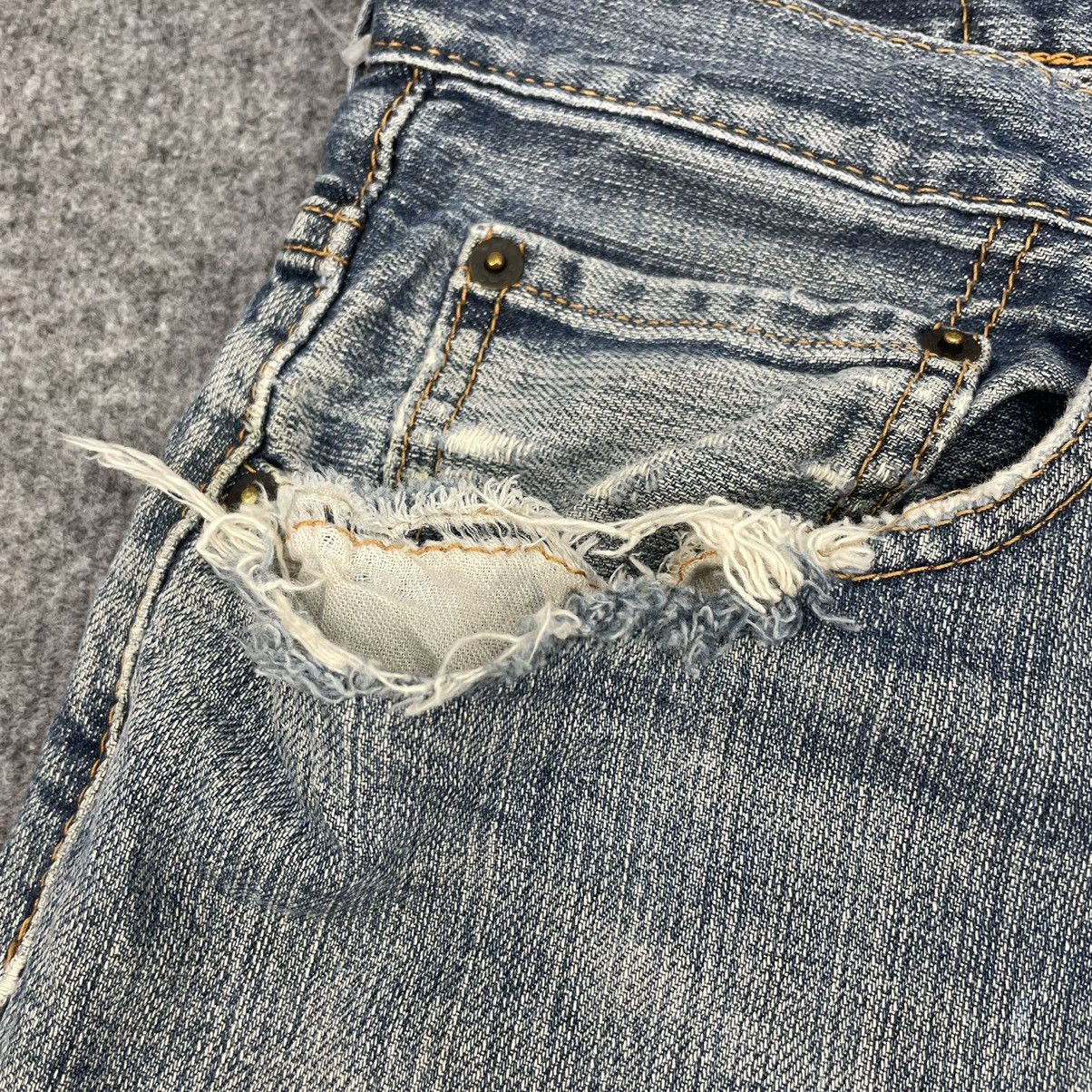 Levi's × Vintage Vintage Levi's 550 Distressed Faded Jeans -wc015 Size US 35 - 7 Thumbnail