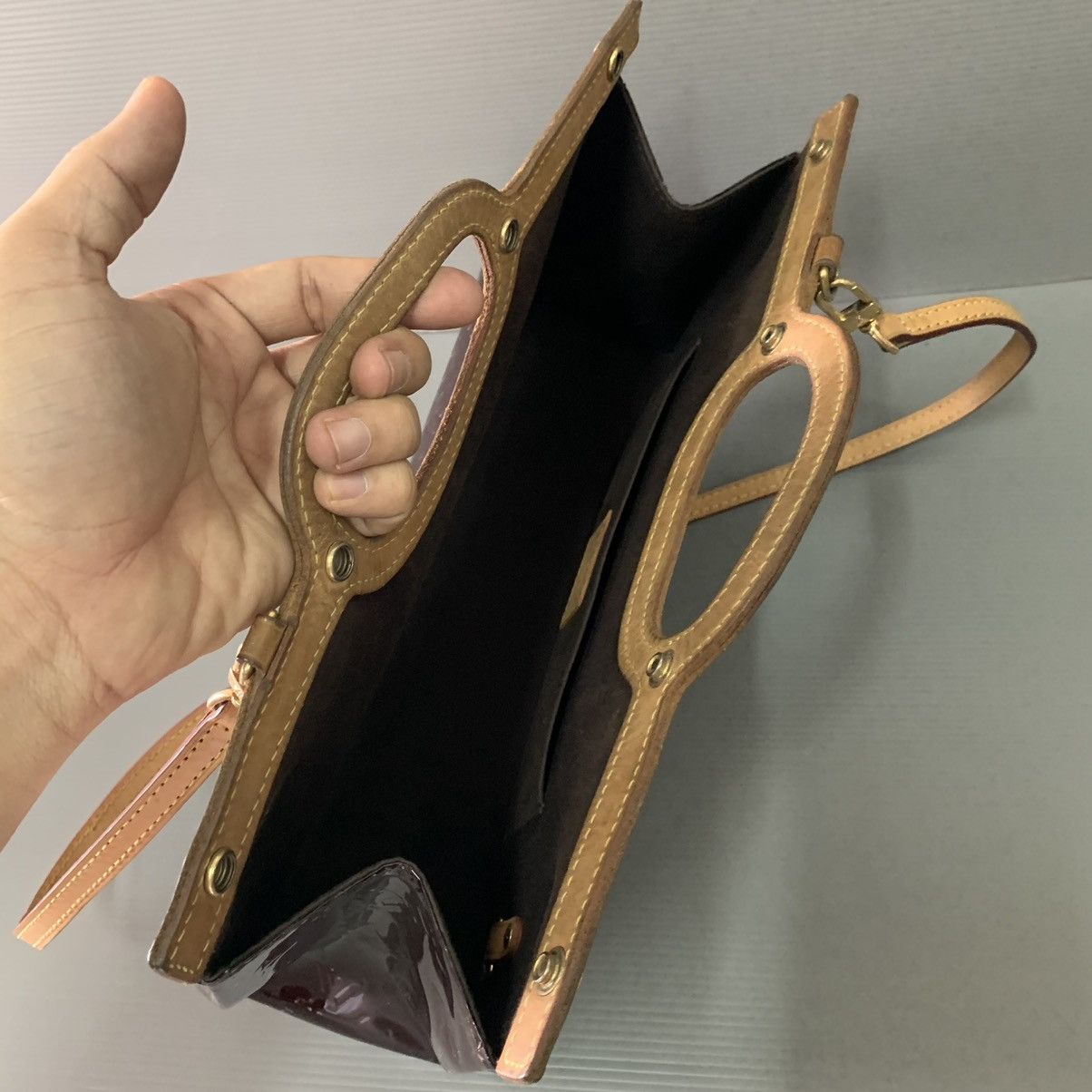 Louis Vuitton Louis Vuitton Vernis Leather Handbag Size ONE SIZE - 10 Thumbnail